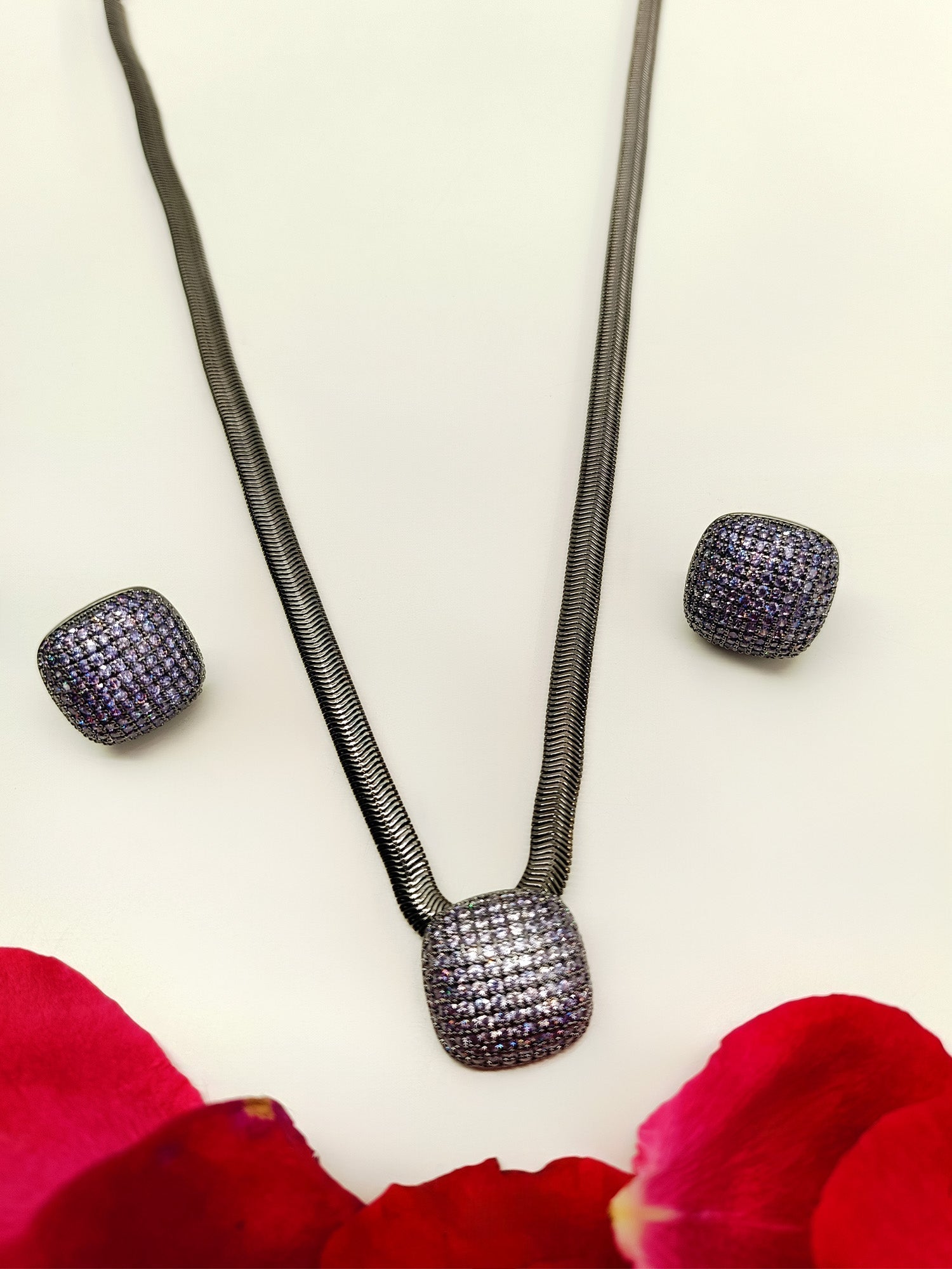 Ambika Lavender Square Shape Victorian Pendant Set - qivii