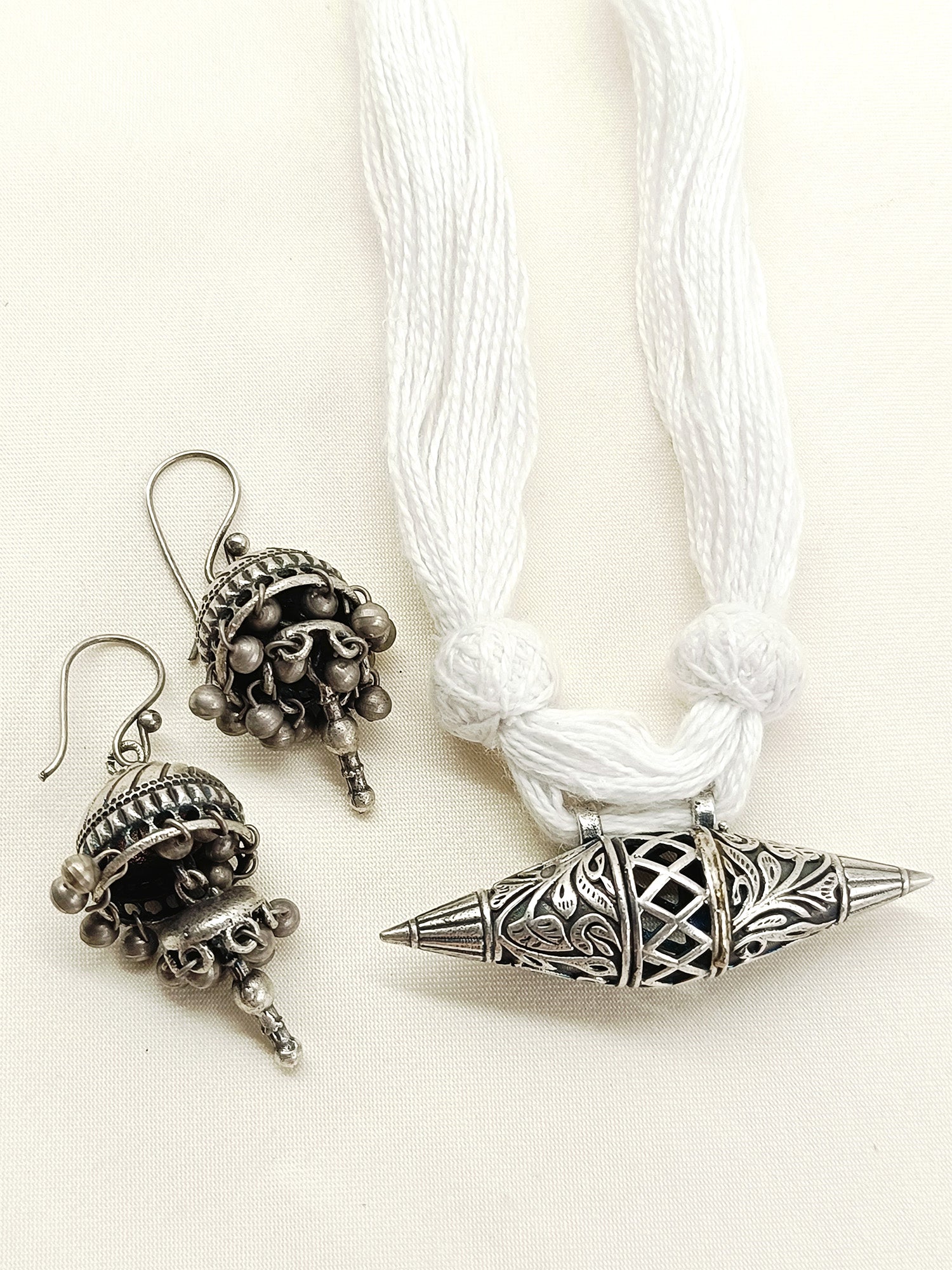 Sammi White Oxidized Necklace Set