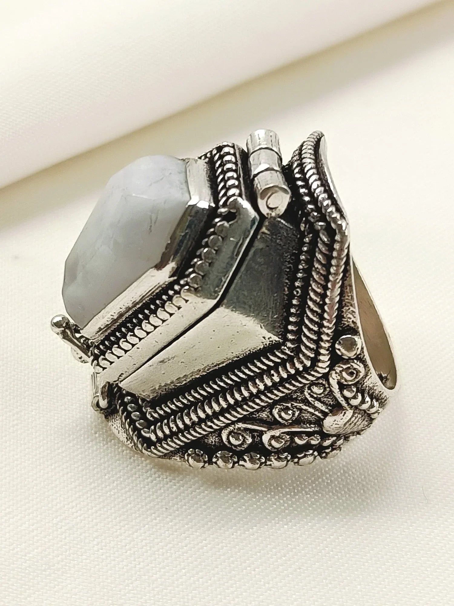 Ulagon Grey Western Finger Ring