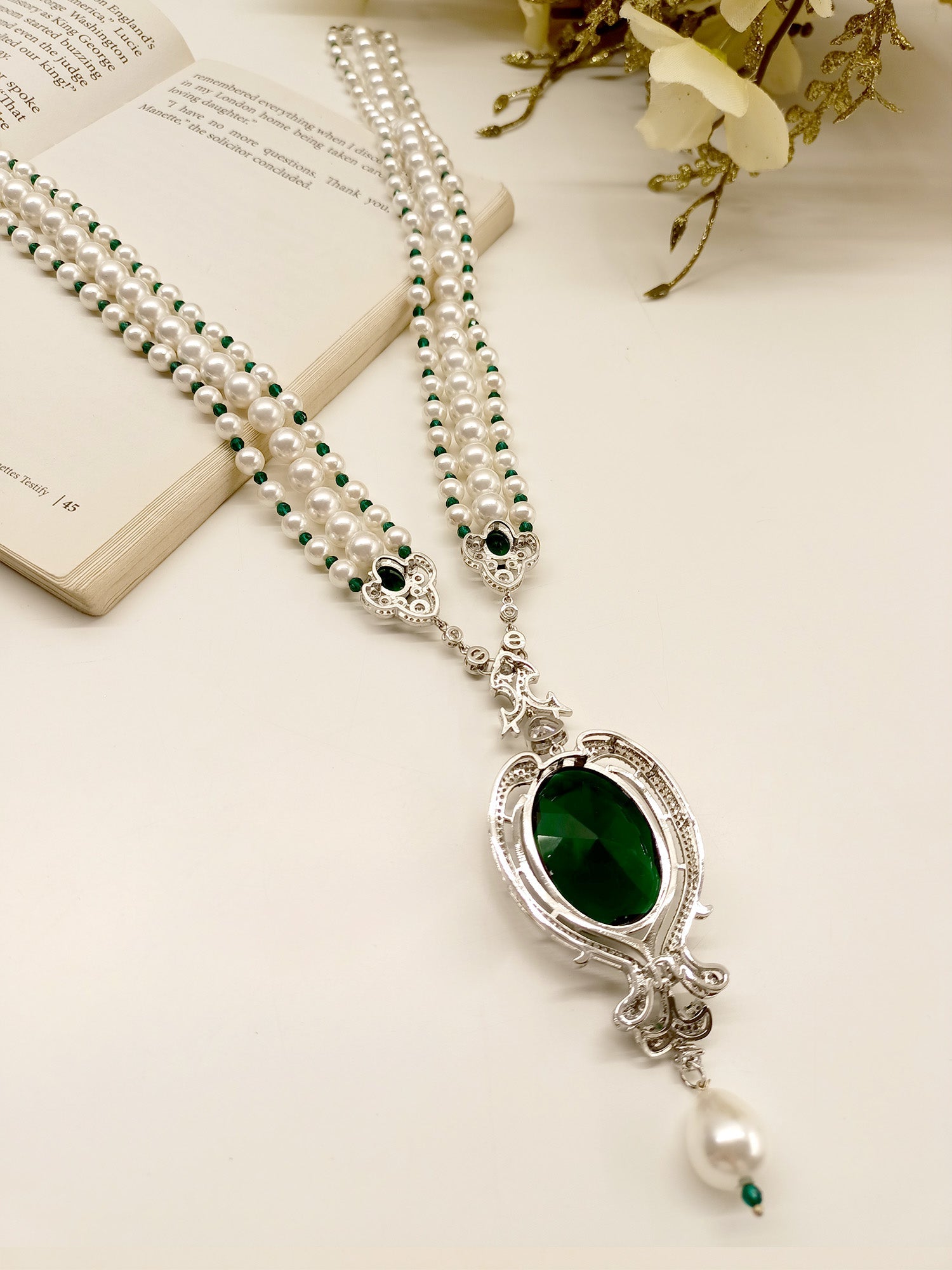 Almaas Emerald American Diamond Neckpiece