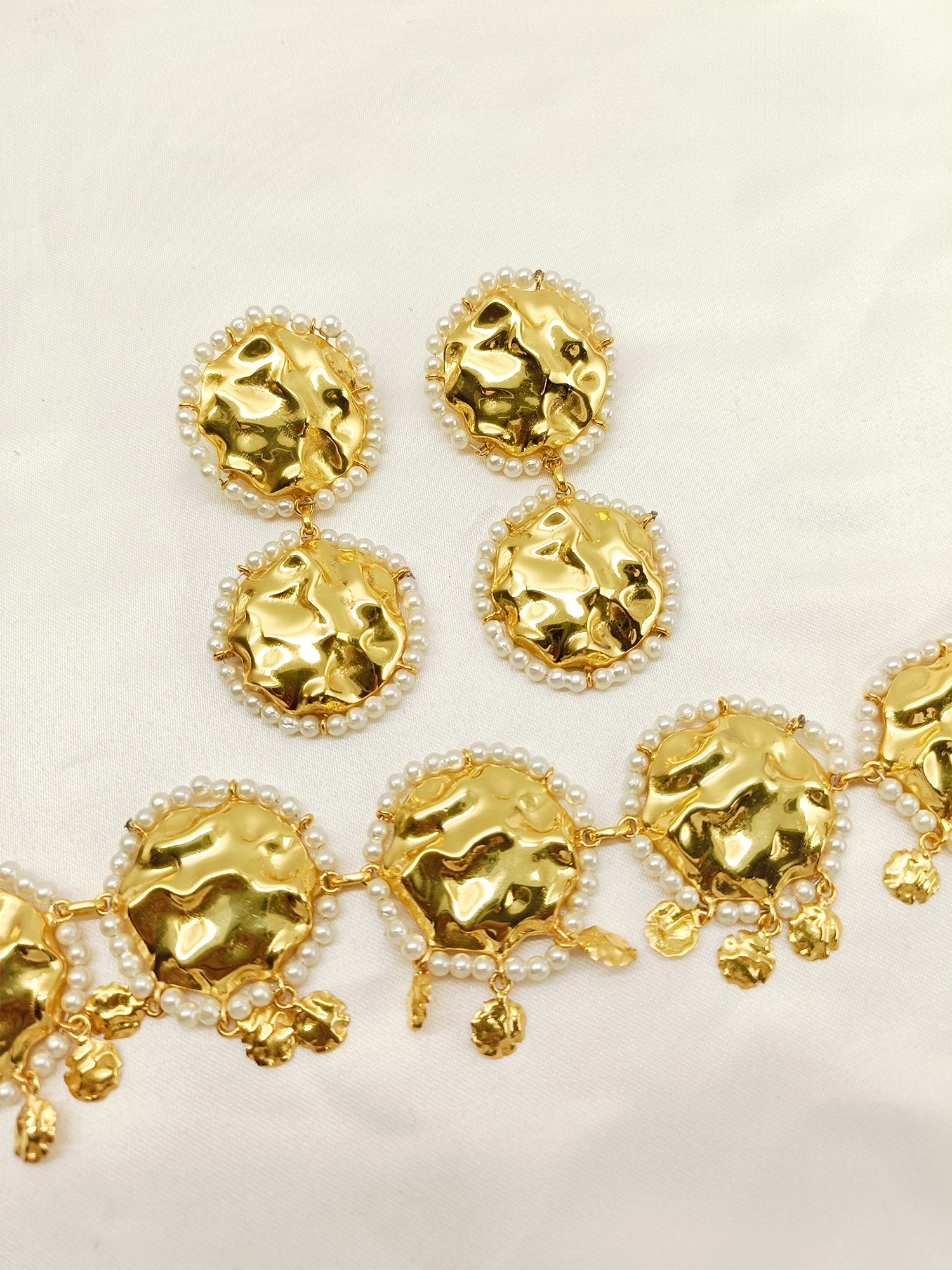 Aafreeda Golden Antique Choker Set - qivii