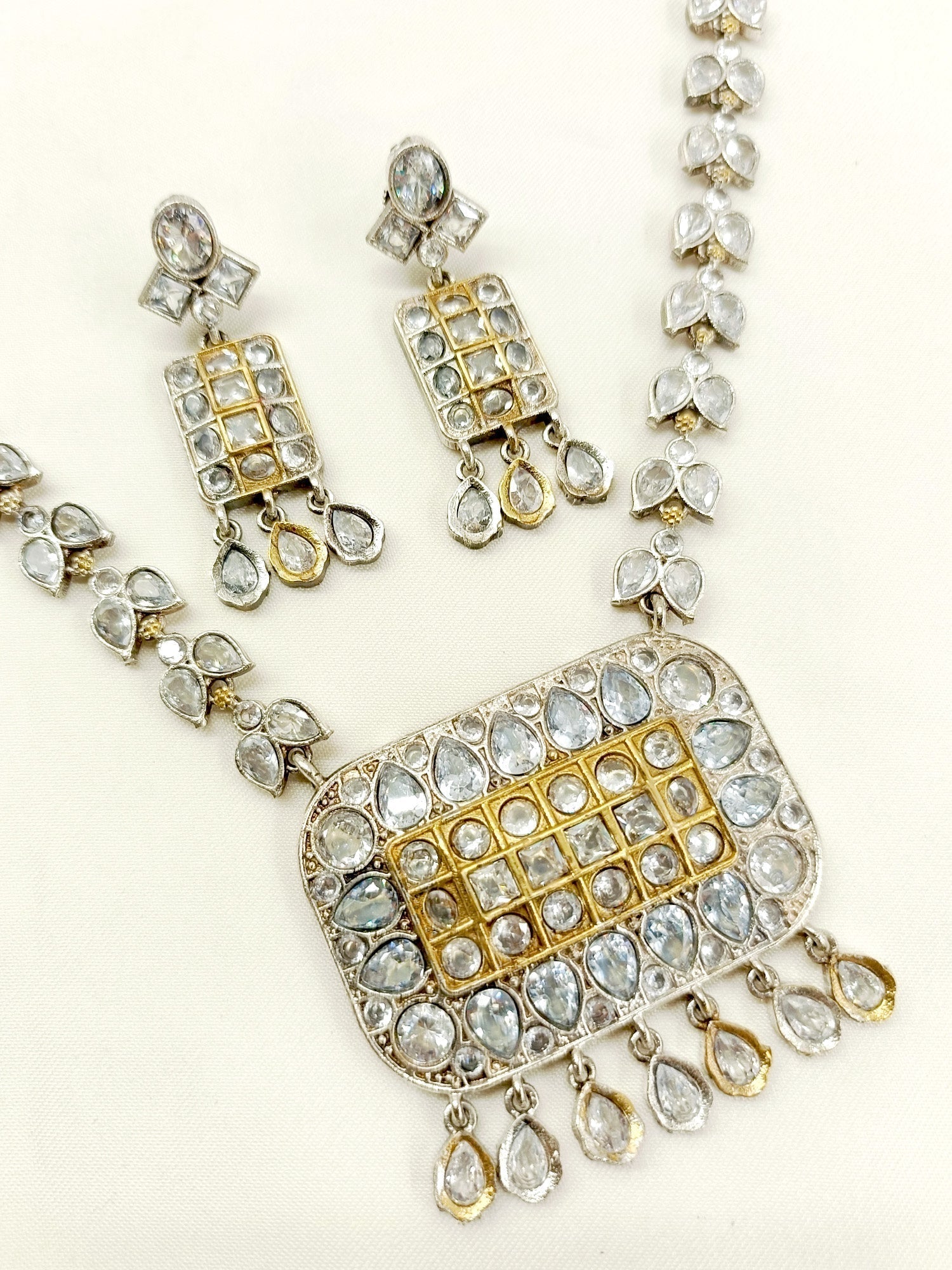 Poppy White Oxidized Necklace Set - qivii