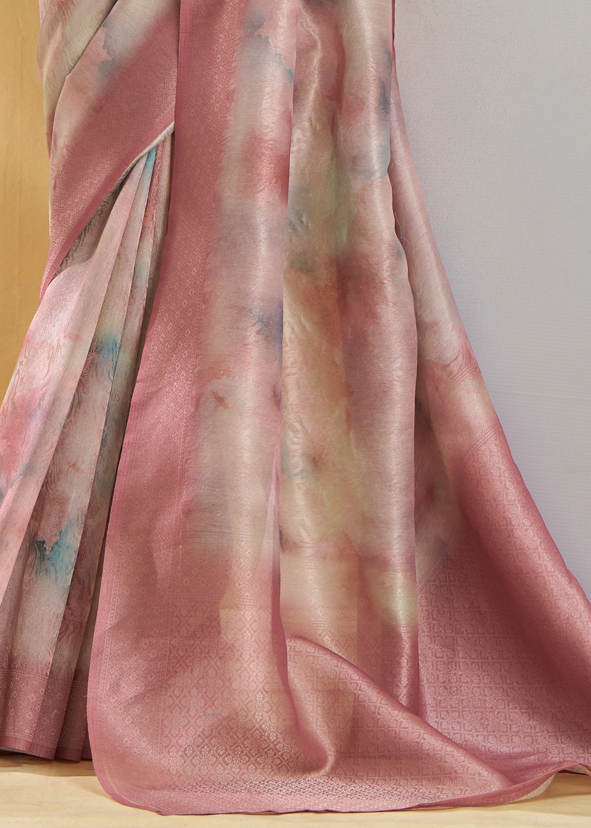 Creamy Pink Handloom Weaving Silk Saree - qivii