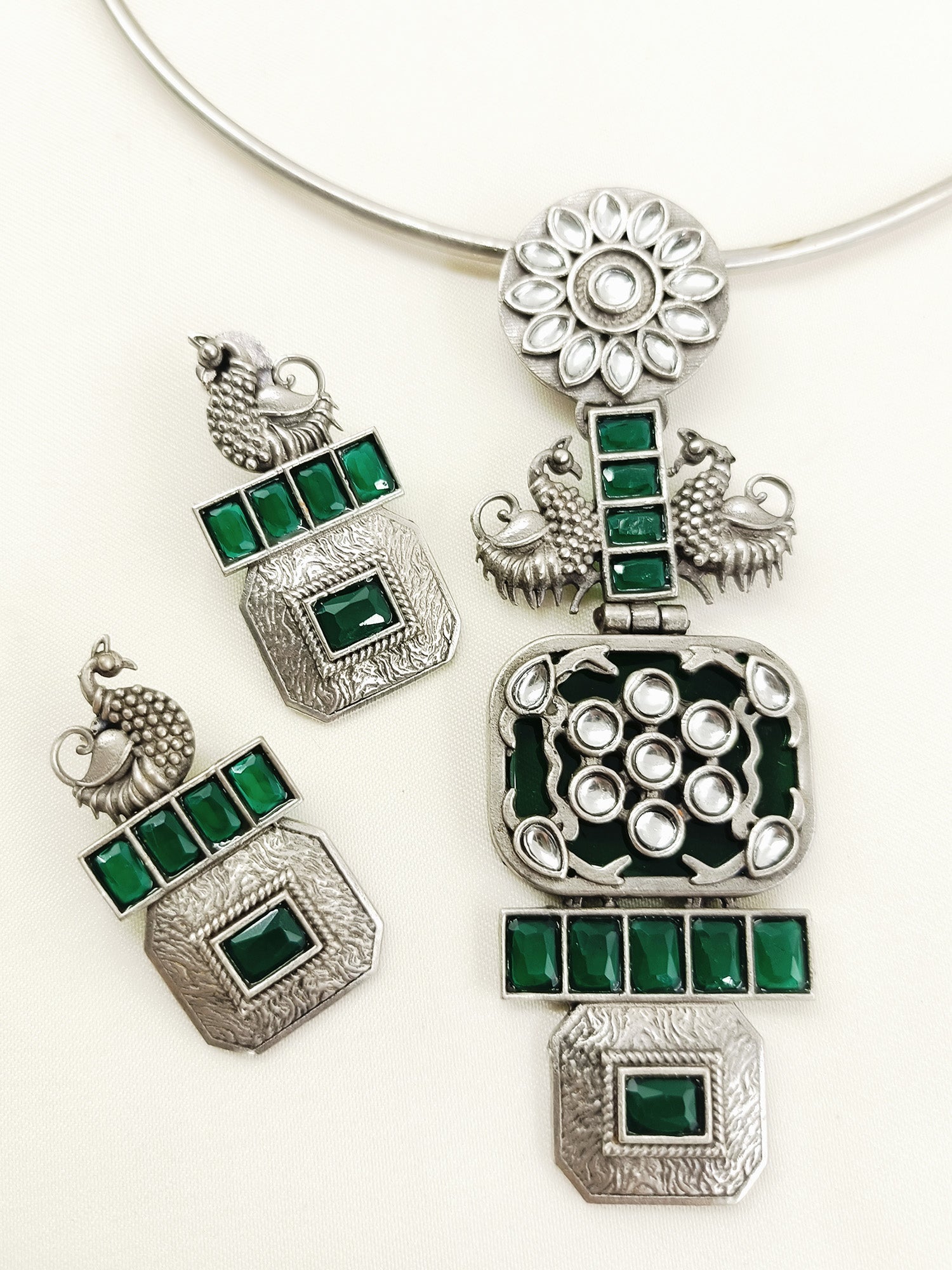 Ishi Green Oxidized Hasli Style Necklace Set