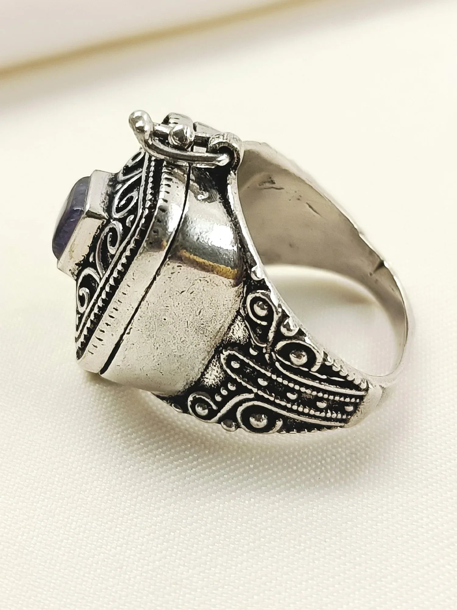 Tashvi Purple Western Finger Ring