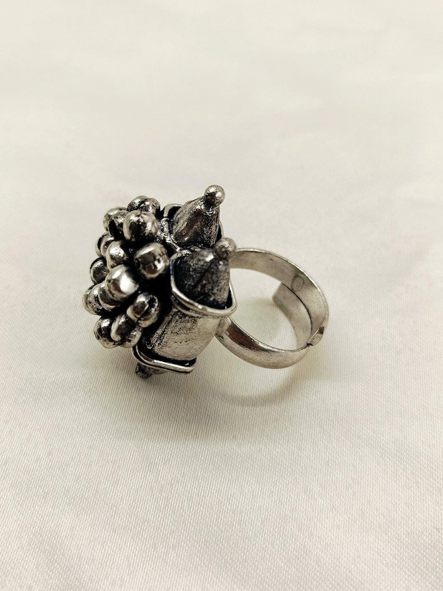 Aliya Plain Oxidized Finger Ring - qivii