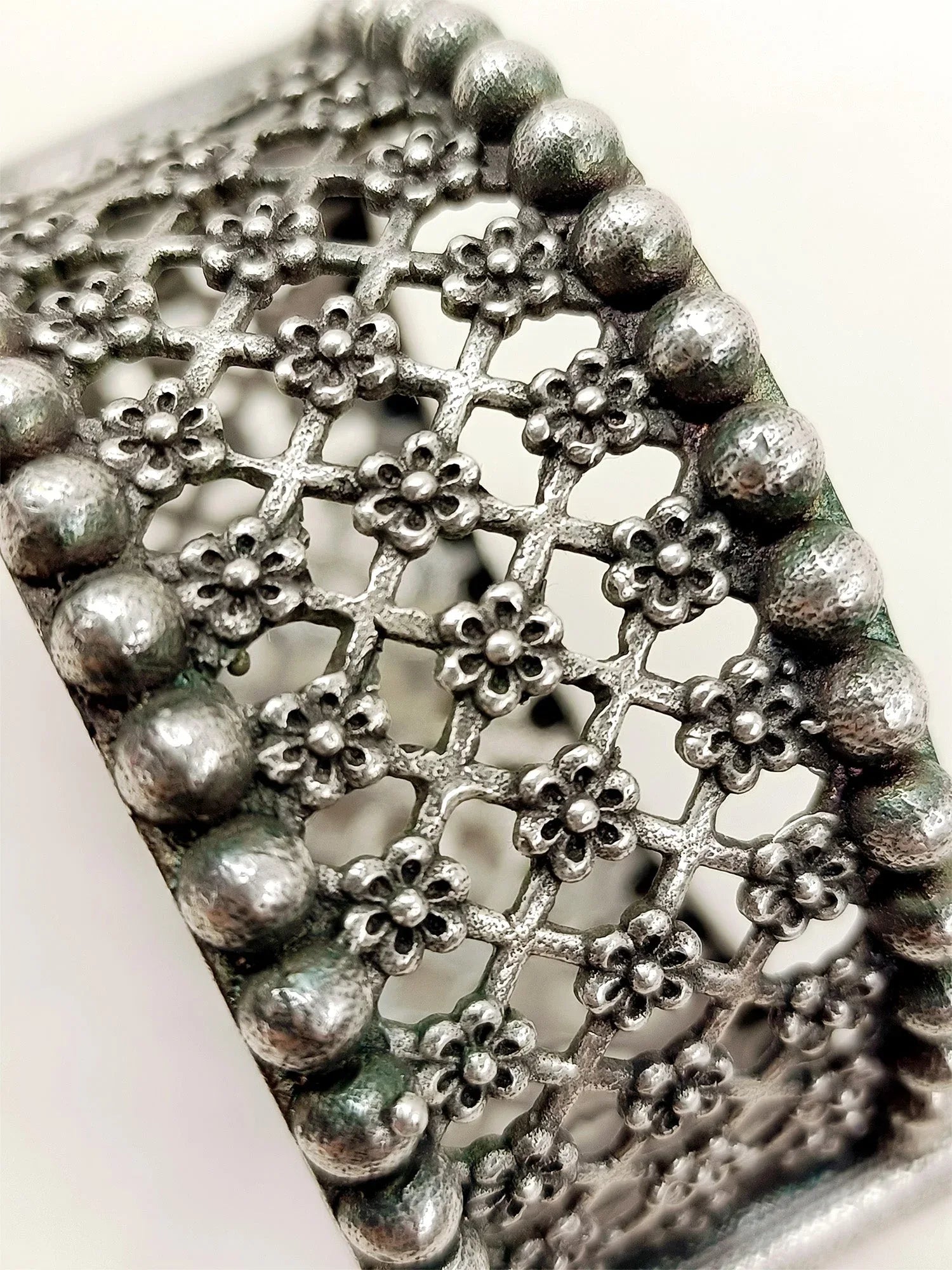 Aadhira Plain Oxidized Kada