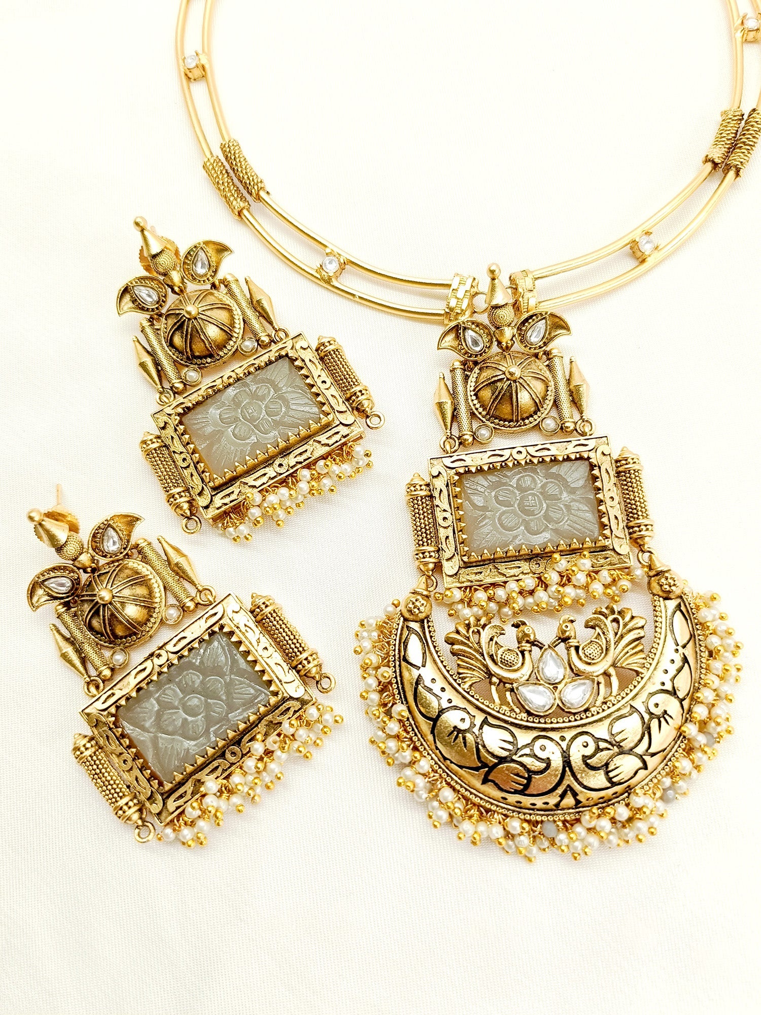 Asfiya Grey Boutique Necklace Set