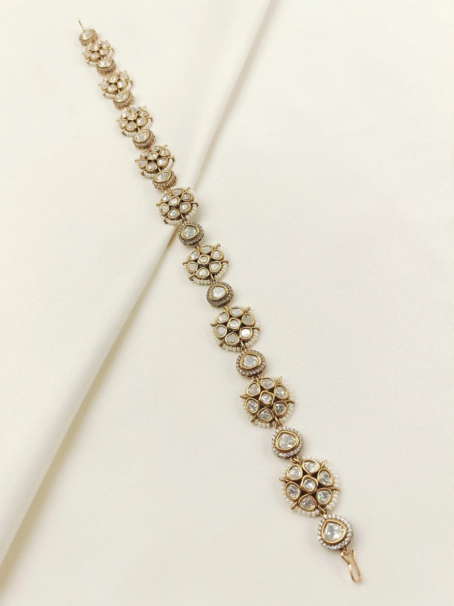 Jigisha White Kundan Sheeshpatti