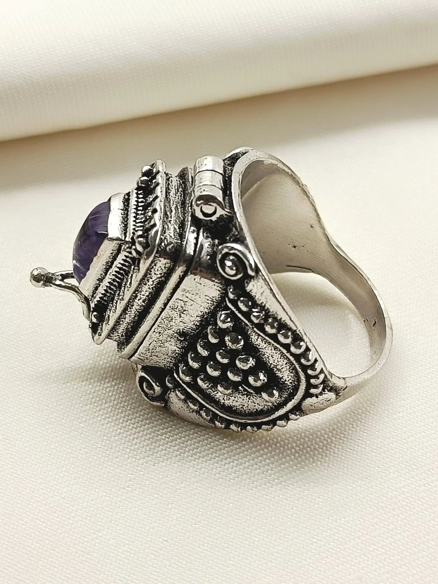 Nandita Purple Western Finger Ring