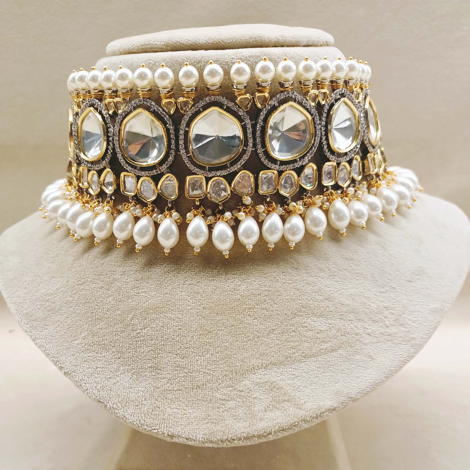 Mahira White Victorian Necklace Set - qivii