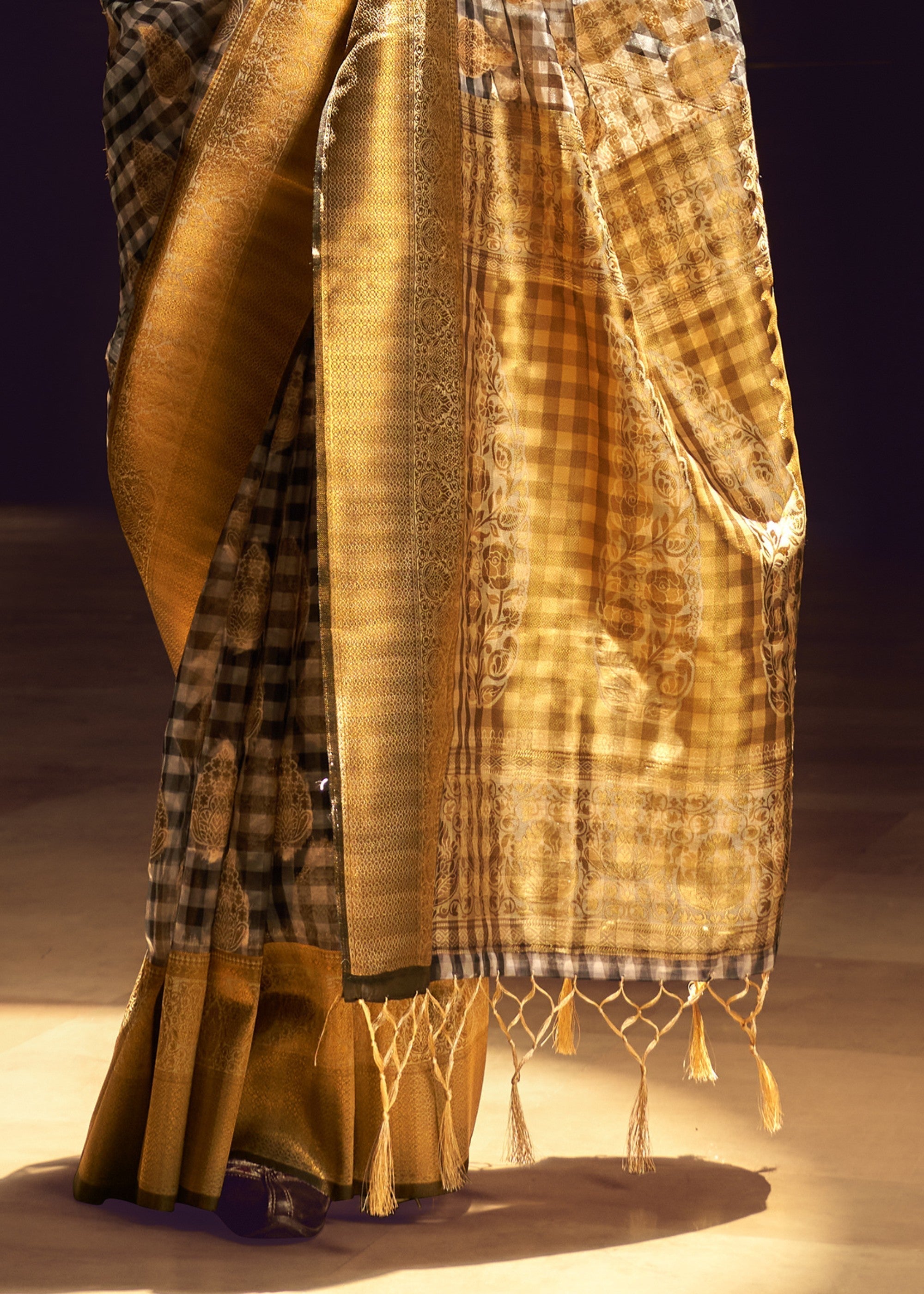 Golden Check Handloom Weaving Silk Saree - qivii
