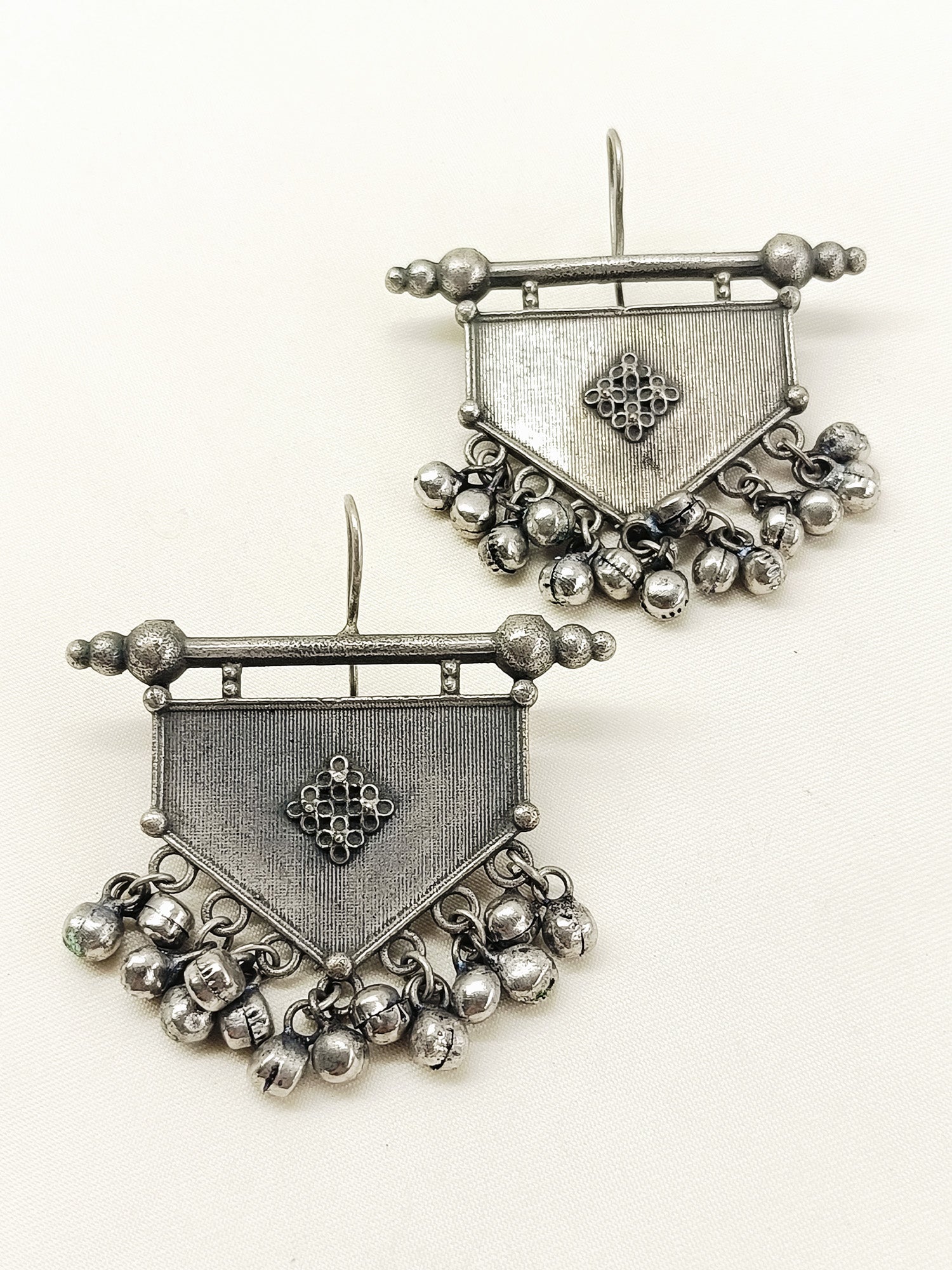 Writu Plain Oxidized Earring