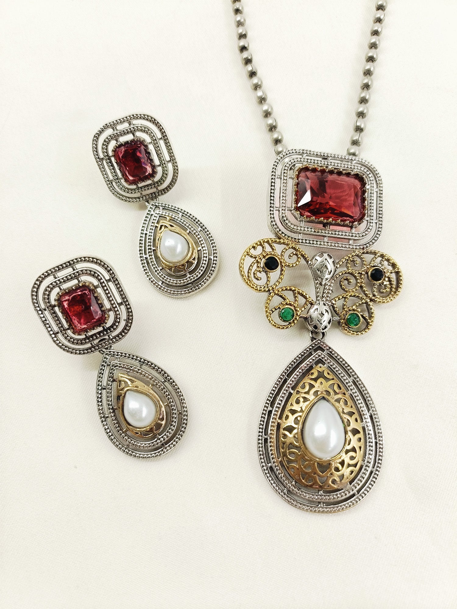 Udyati Ruby Oxidized Pendant Set