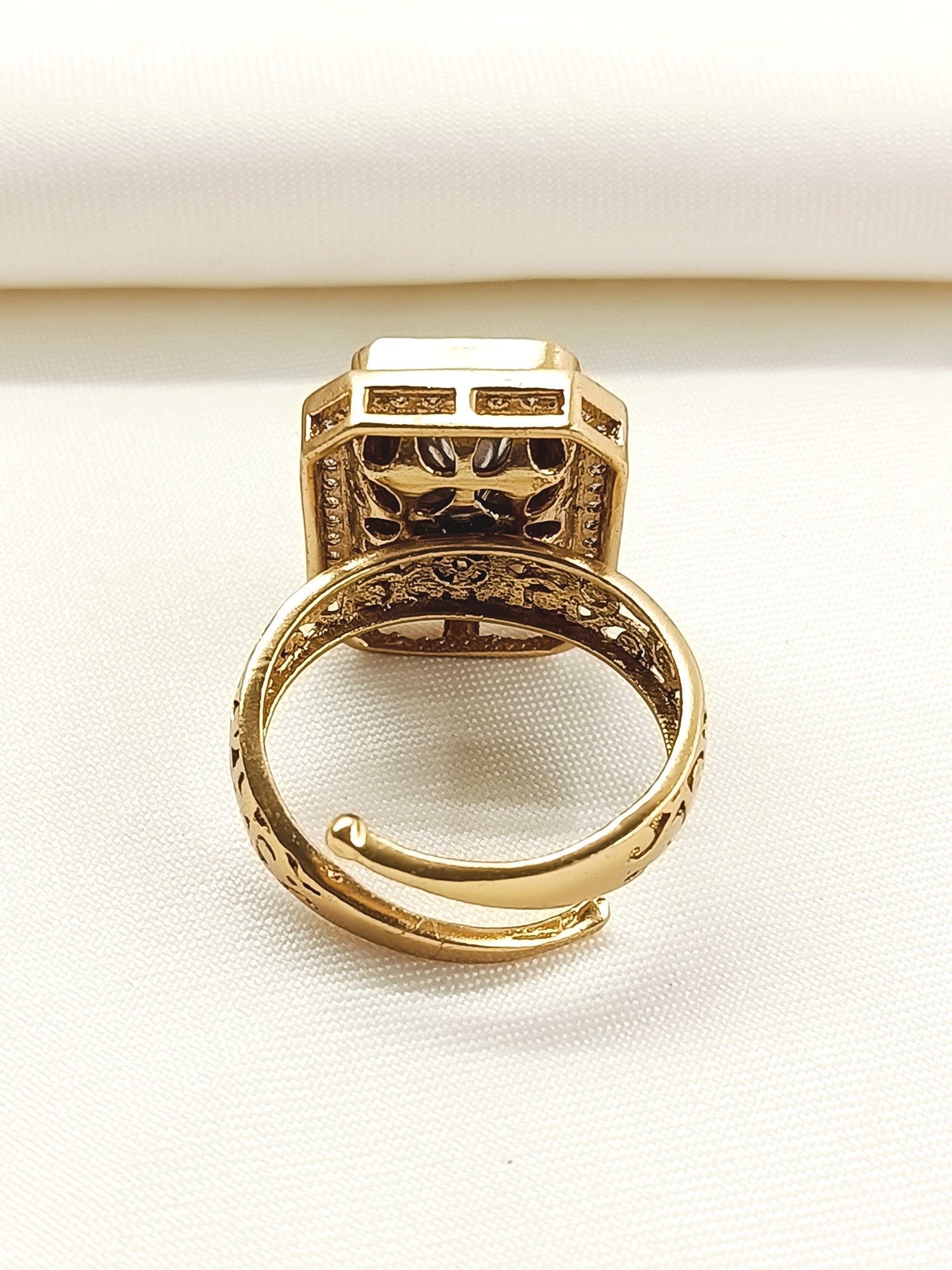 Rajeshwari White Antique Finger Ring