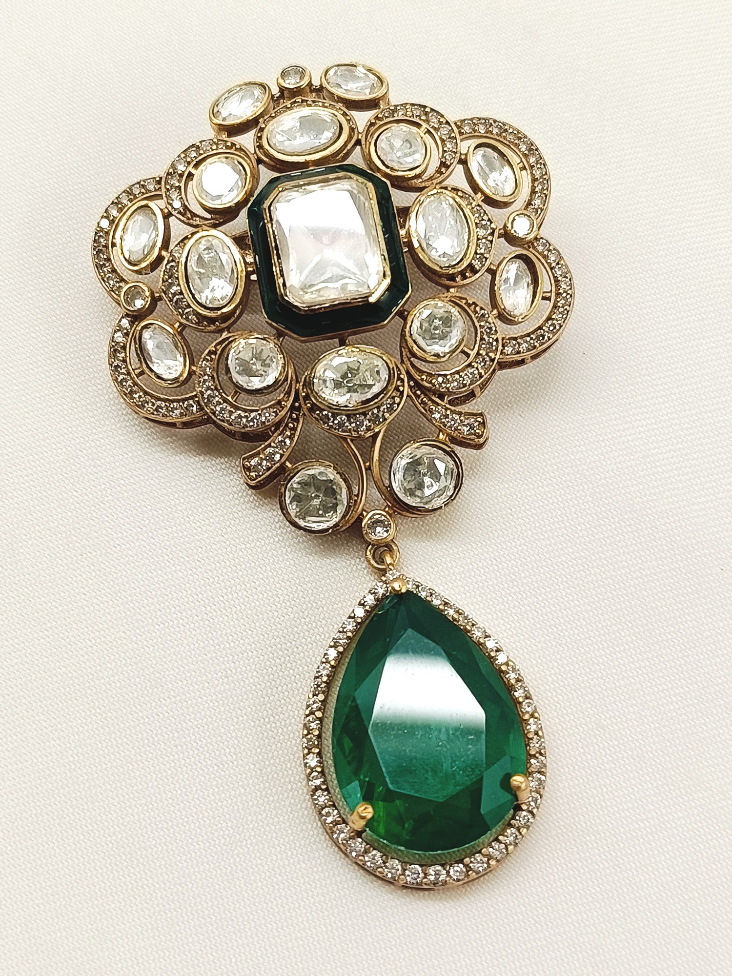 Yugal Green Men's Brooch