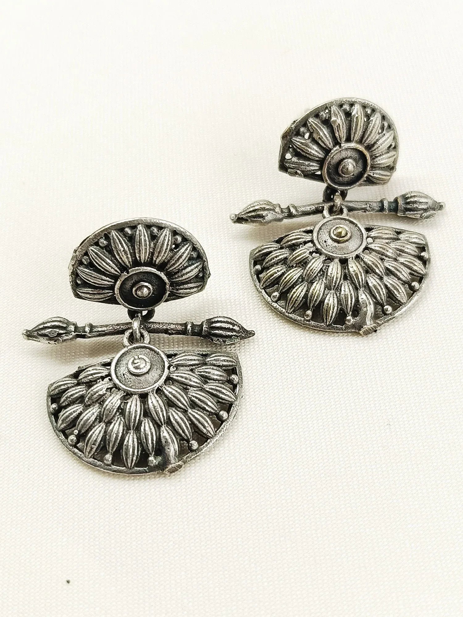Vigraha Plain Oxidized Earring