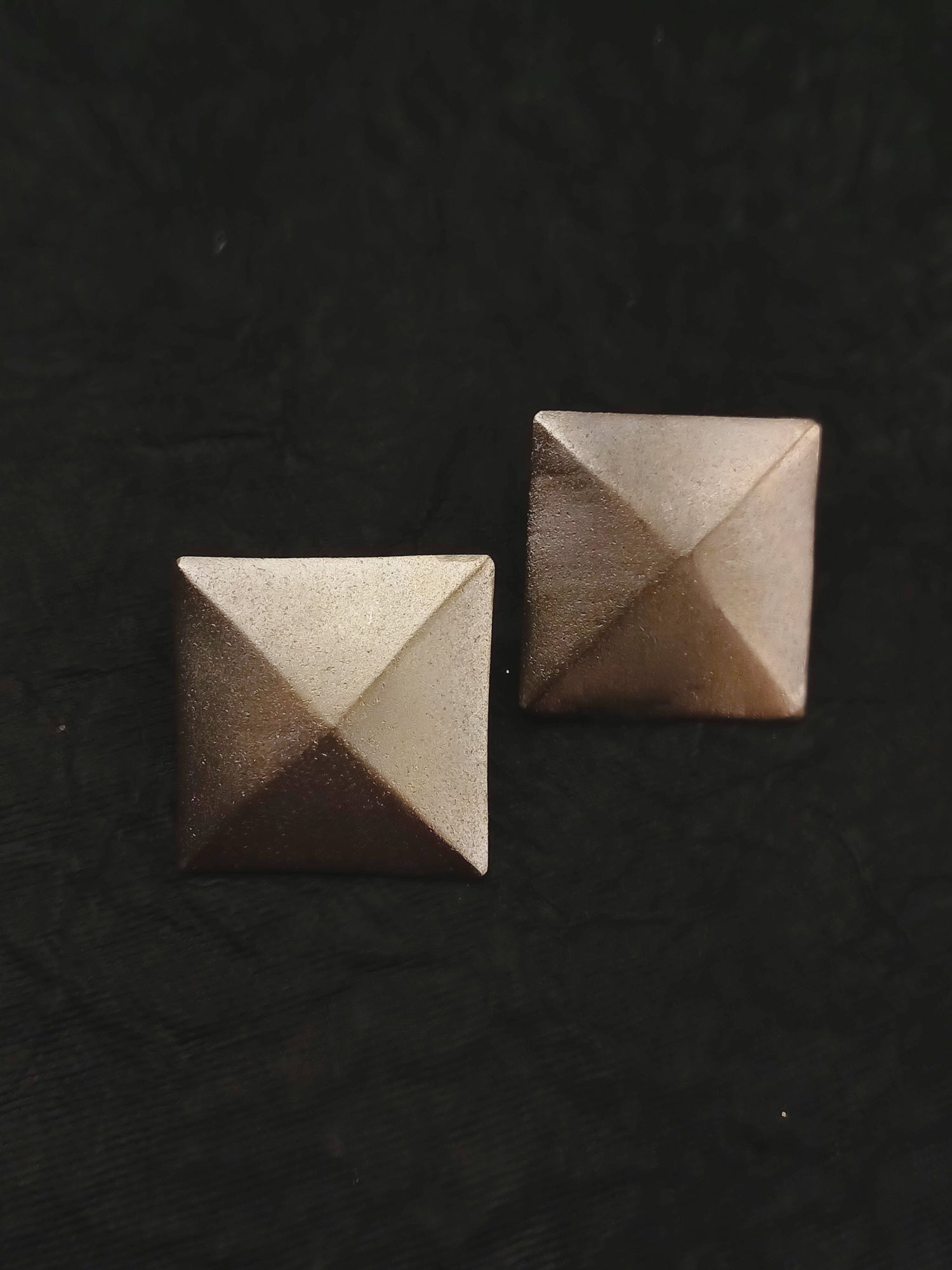 Evelyn Square Silver Stud - qivii