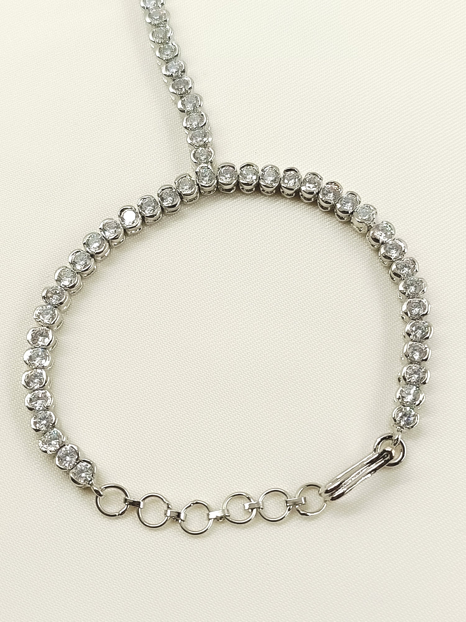 Warhi White American Diamond Hathphool