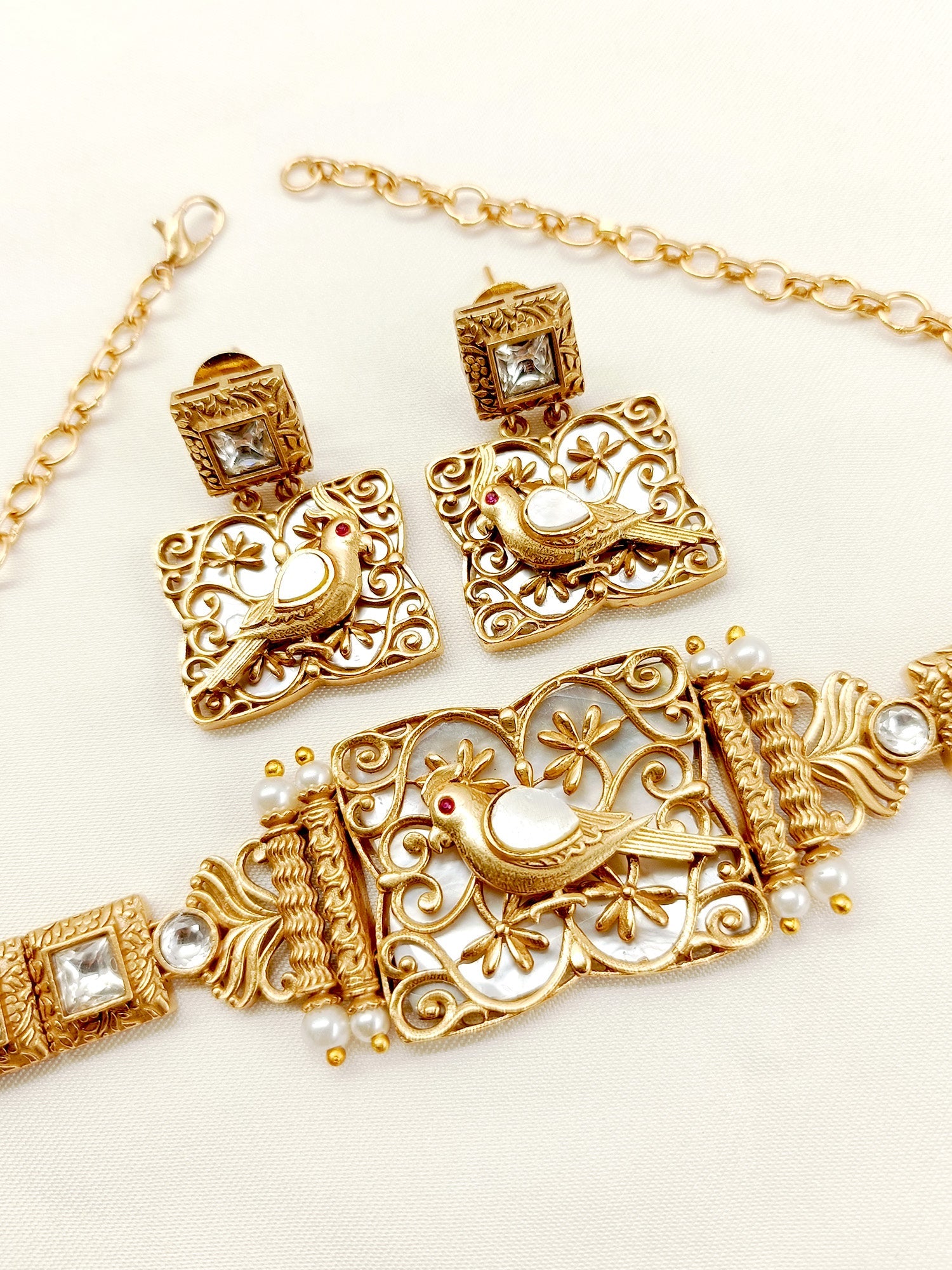 Natisha White Boutique Choker Set - qivii