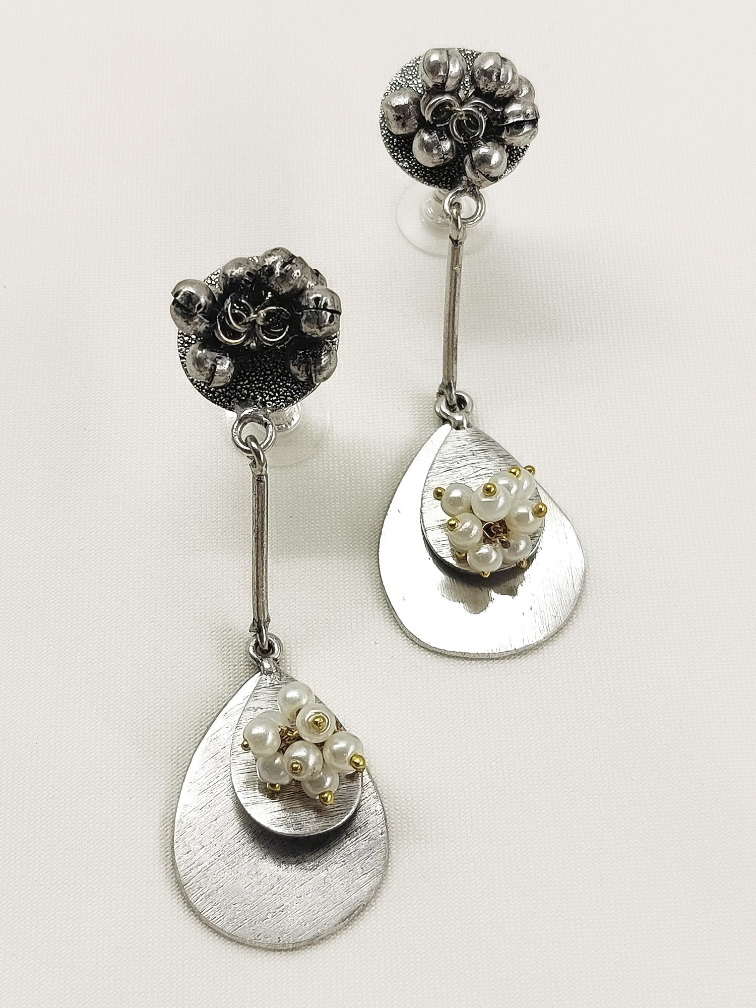 Pradhana White Pearl Oxidized Earring