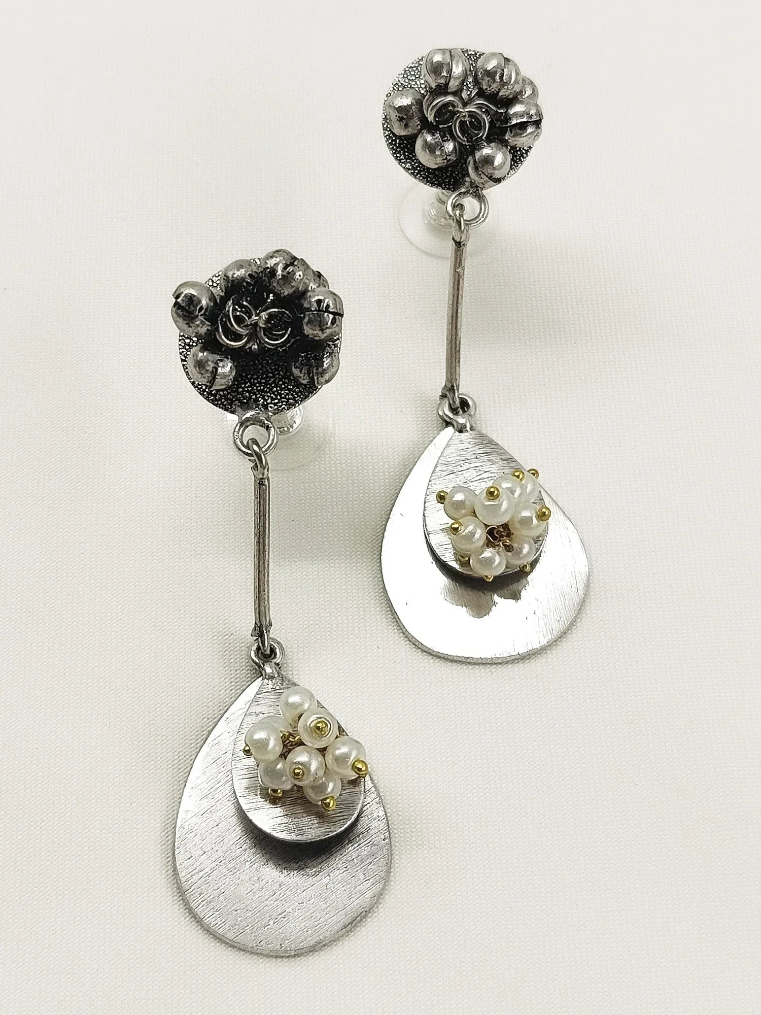 Pradhana White Pearl Oxidized Earring
