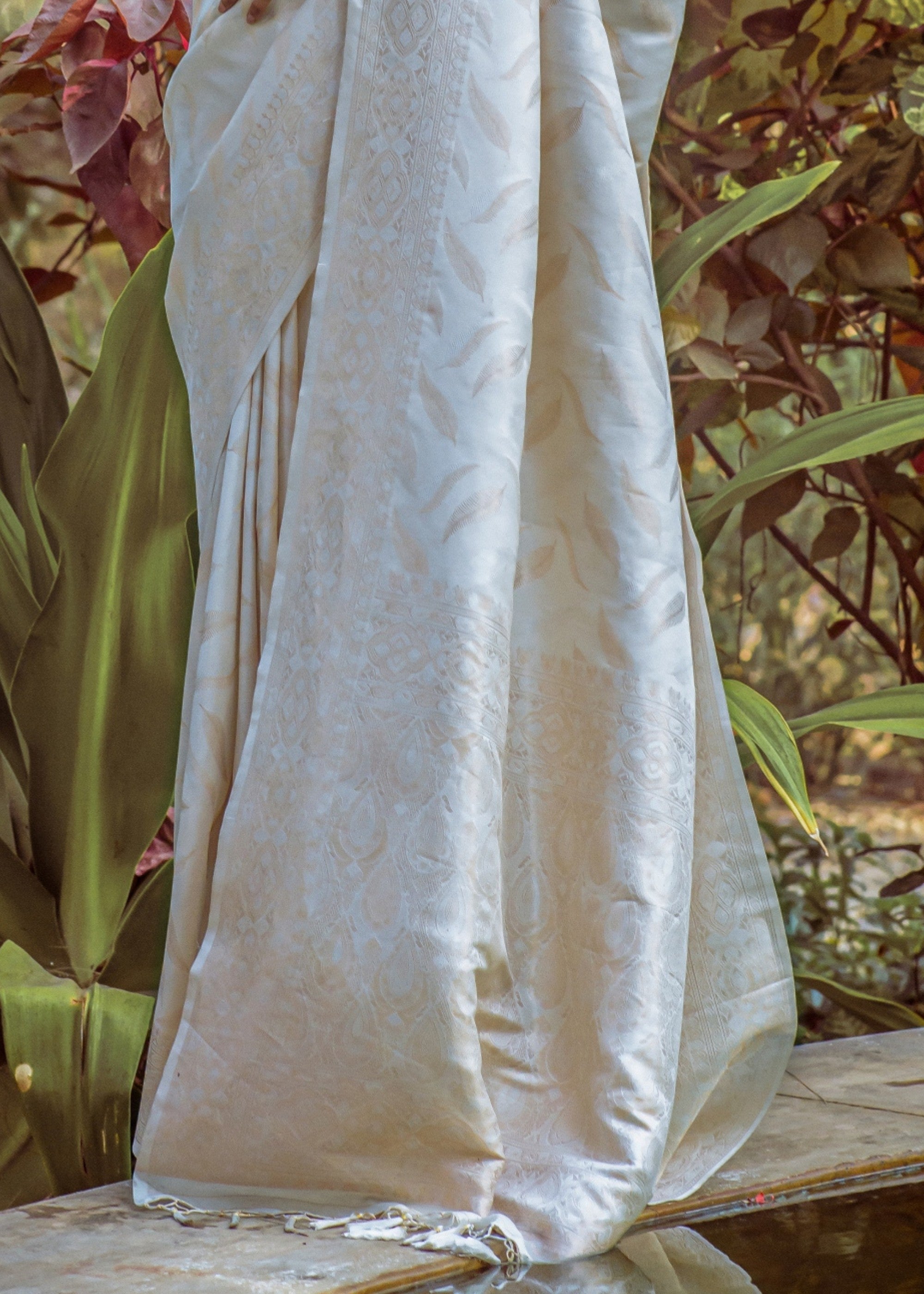 Cloud White Zari Woven Silk Saree - qivii