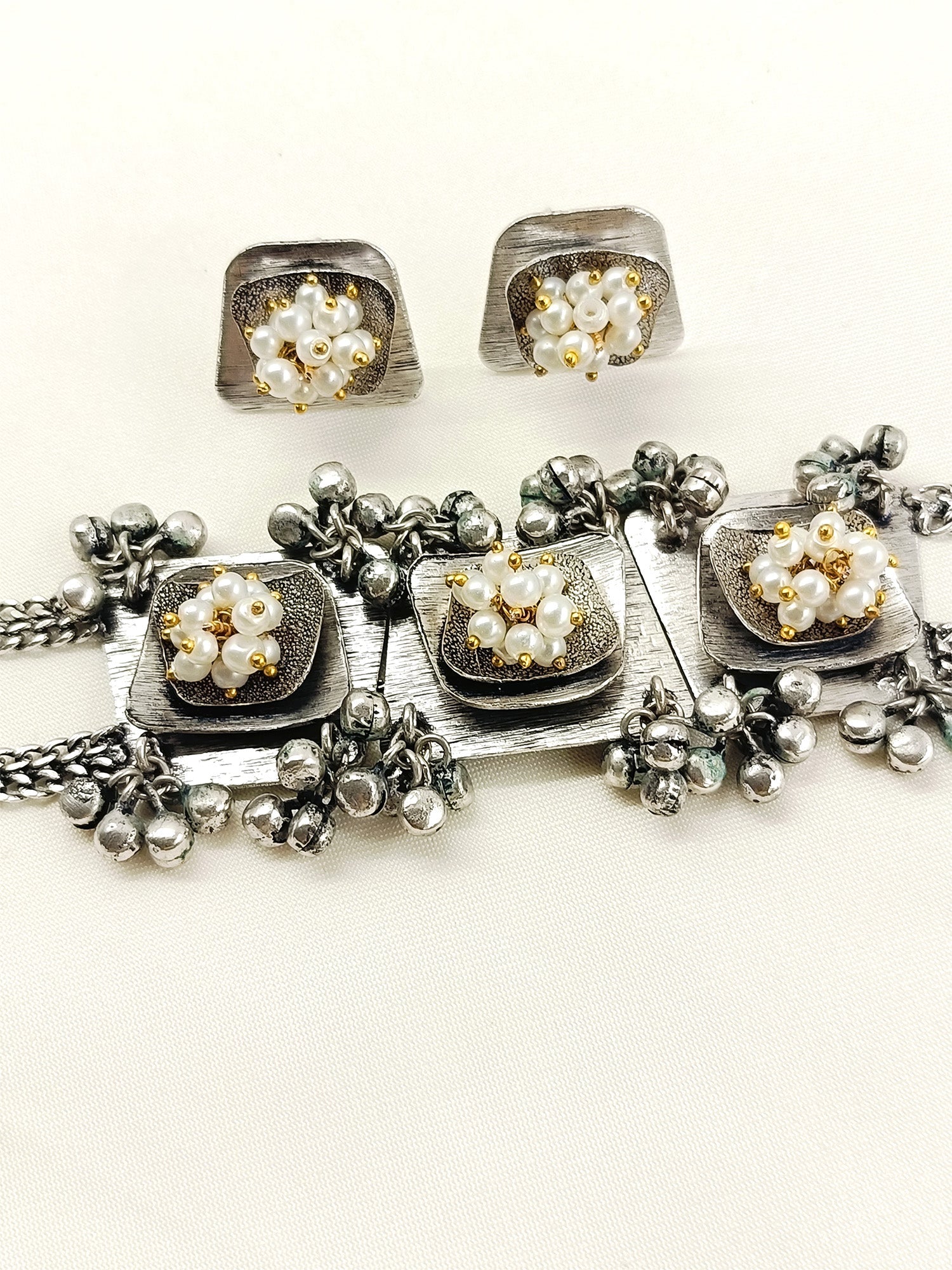 Vineeta White Pearl Oxidized Choker Set