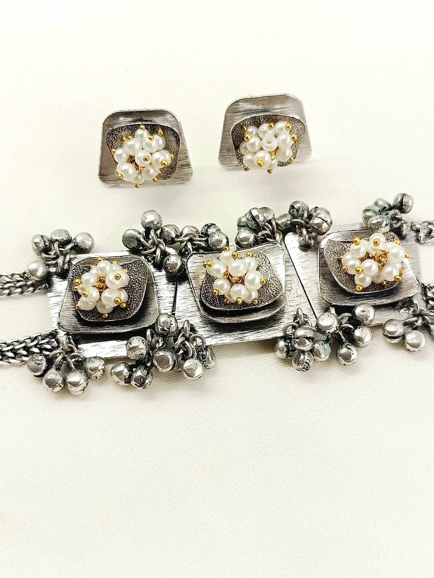 Vineeta White Pearl Oxidized Choker Set