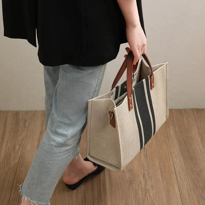 Nayah | Tote Bag - By Qivii