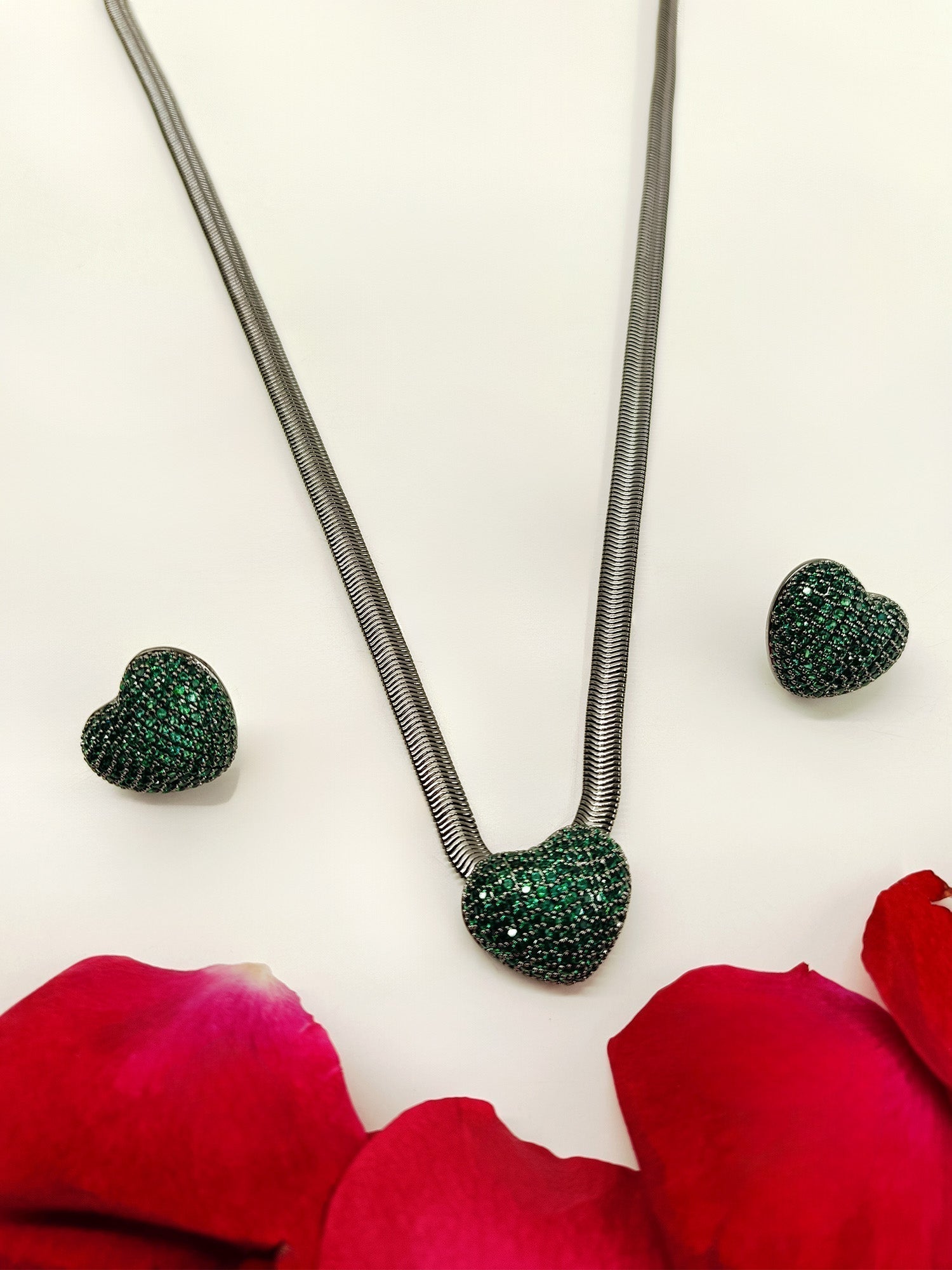 Gargee Green Heart Shape Victorian Pendant Set - qivii