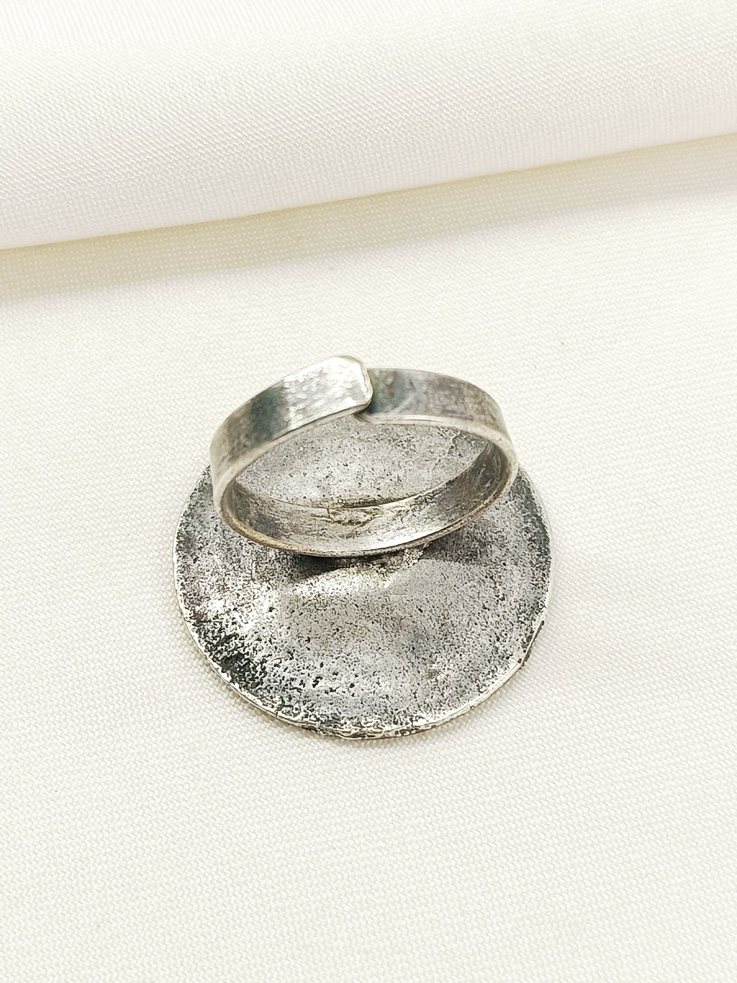 Emi Plain Oxidized Finger Ring