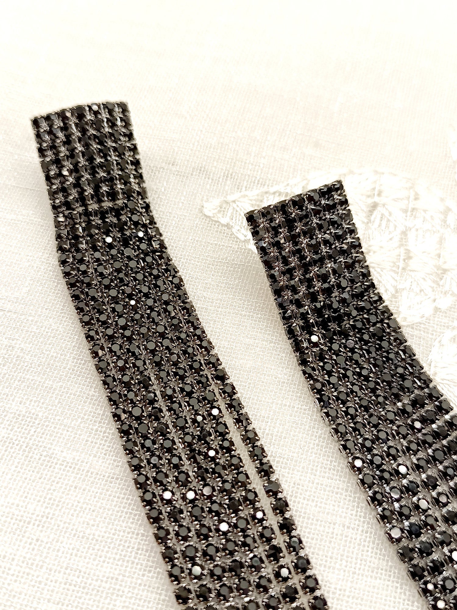 Meenakshi Black Long Western Earrings - qivii