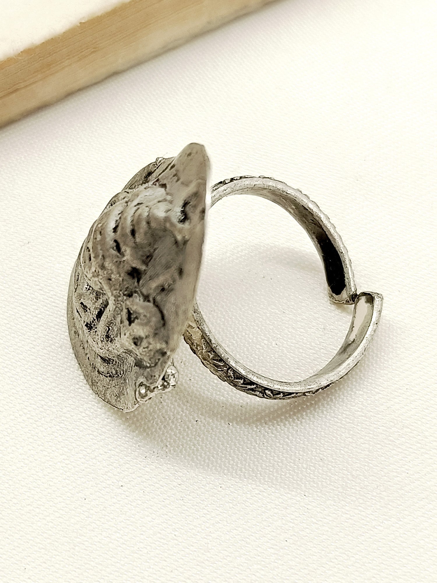Amara Silver Tribal Finger Ring - qivii