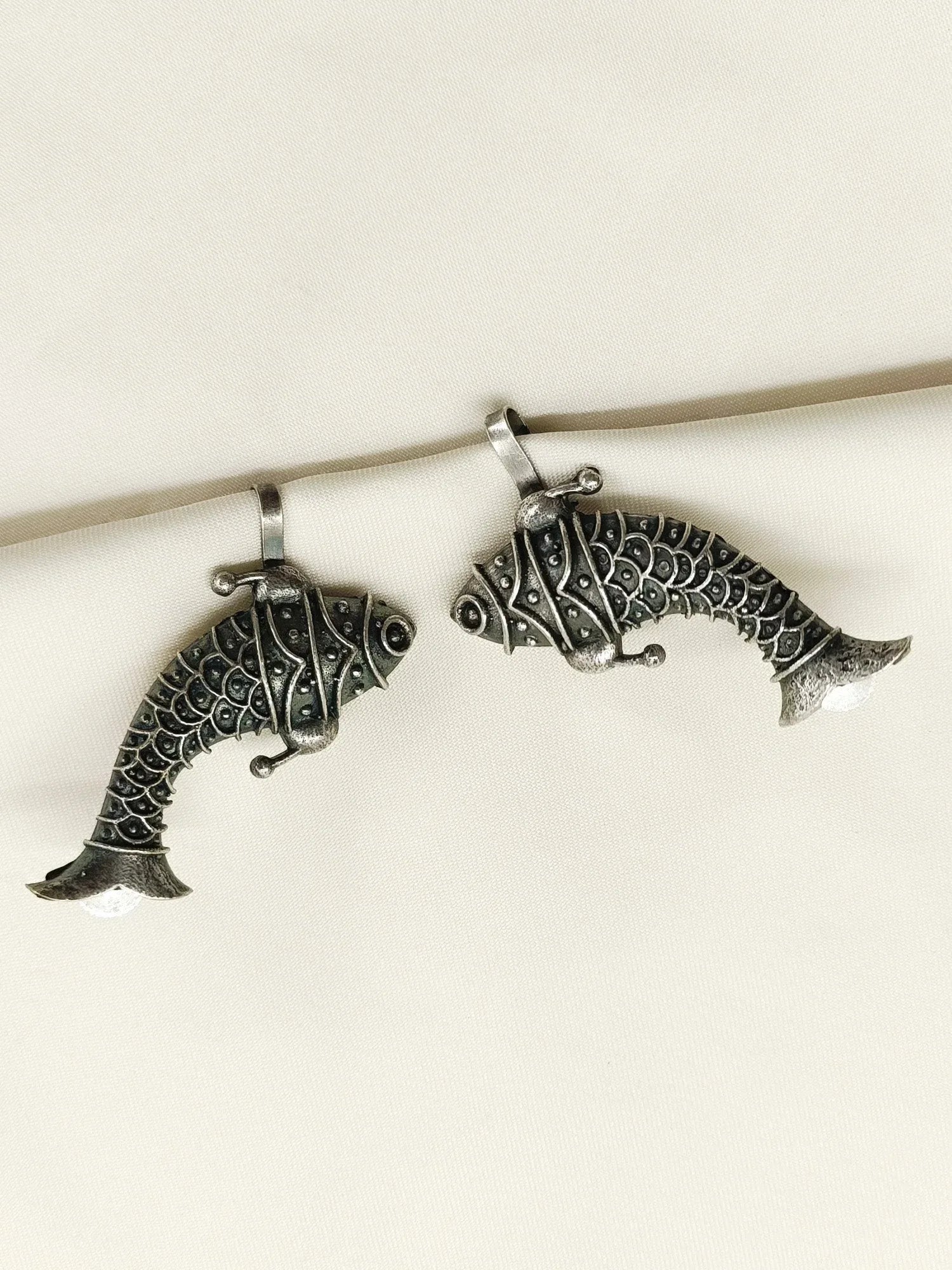 Genelia Plain Oxidized Earcuffs
