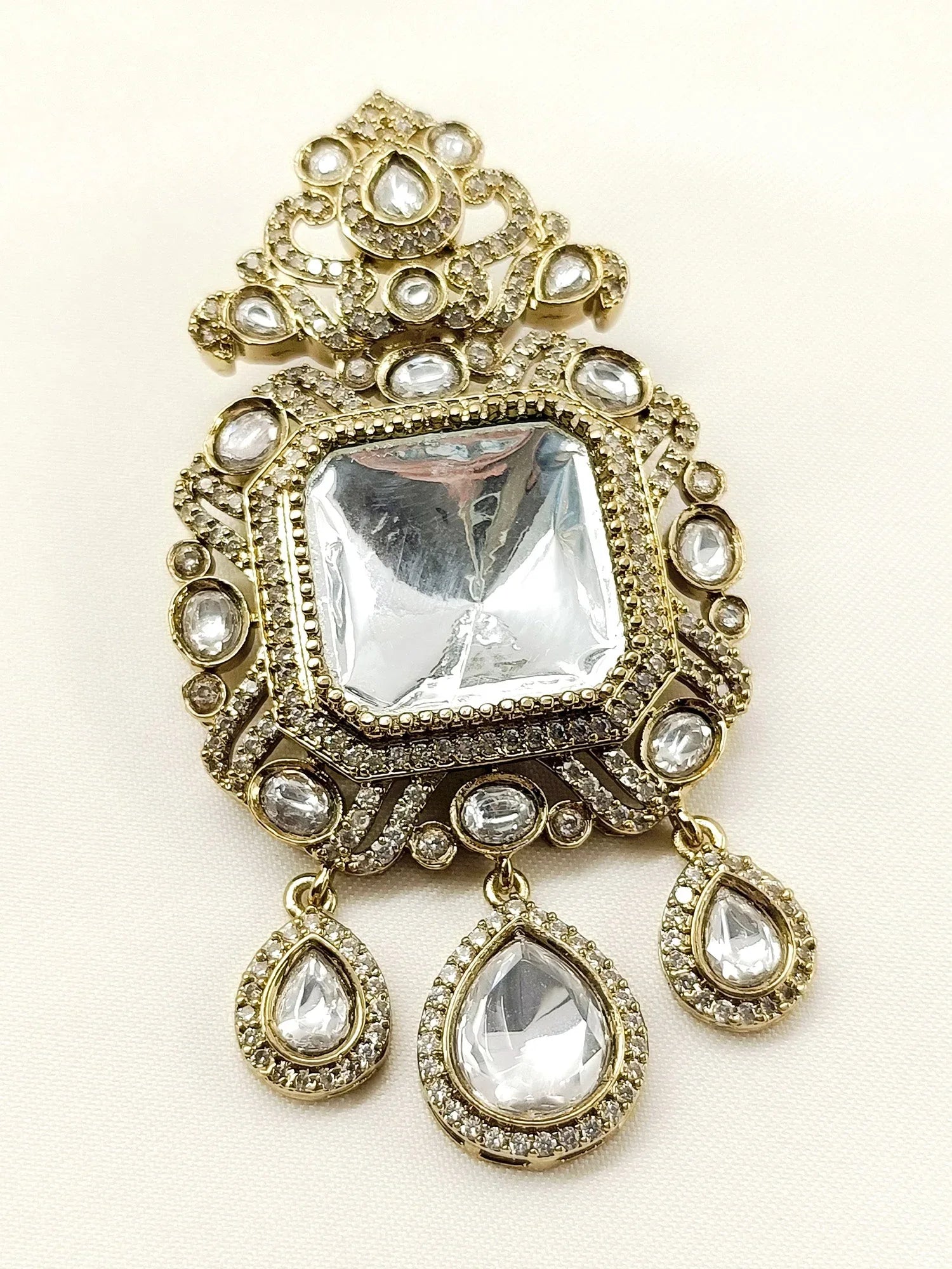 Kiyansh White Men's Brooch