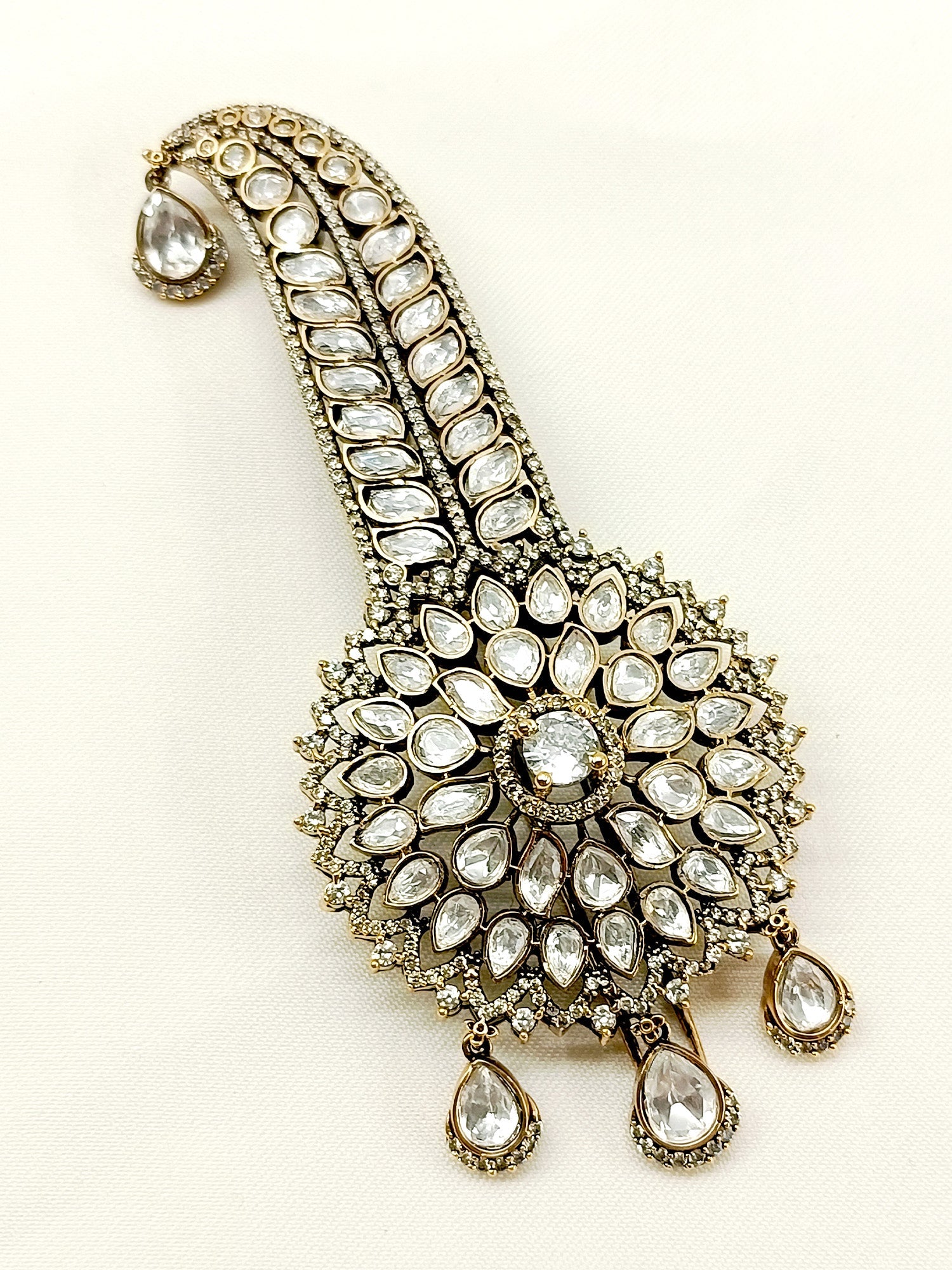 Kanha White Dulha Kalgi