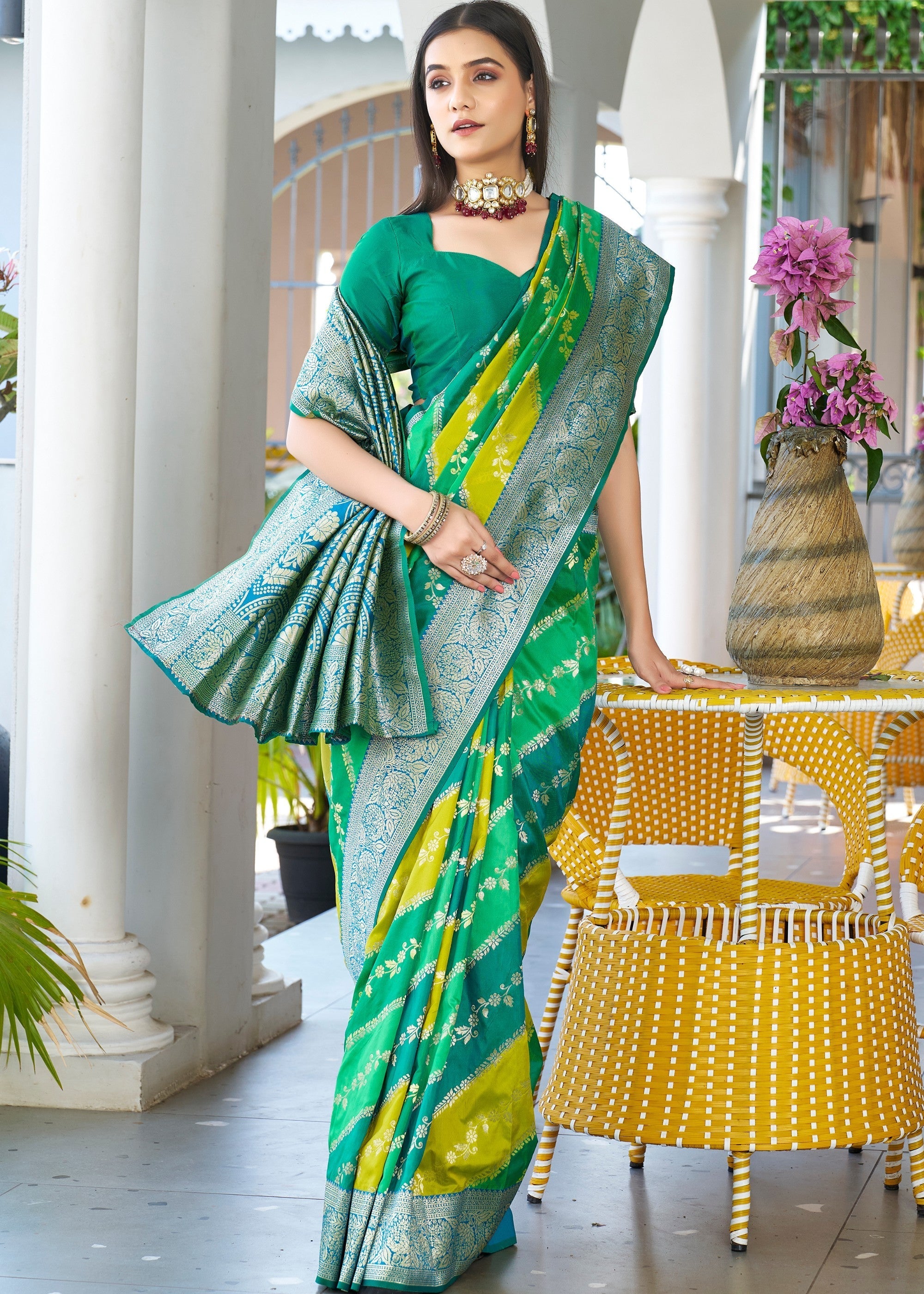 Green Leriya Zari Woven Banarasi Silk Saree With Contrast Pallu - qivii