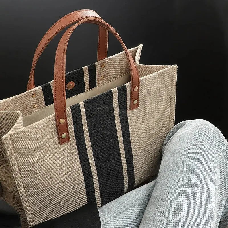 Nayah | Tote Bag - By Qivii