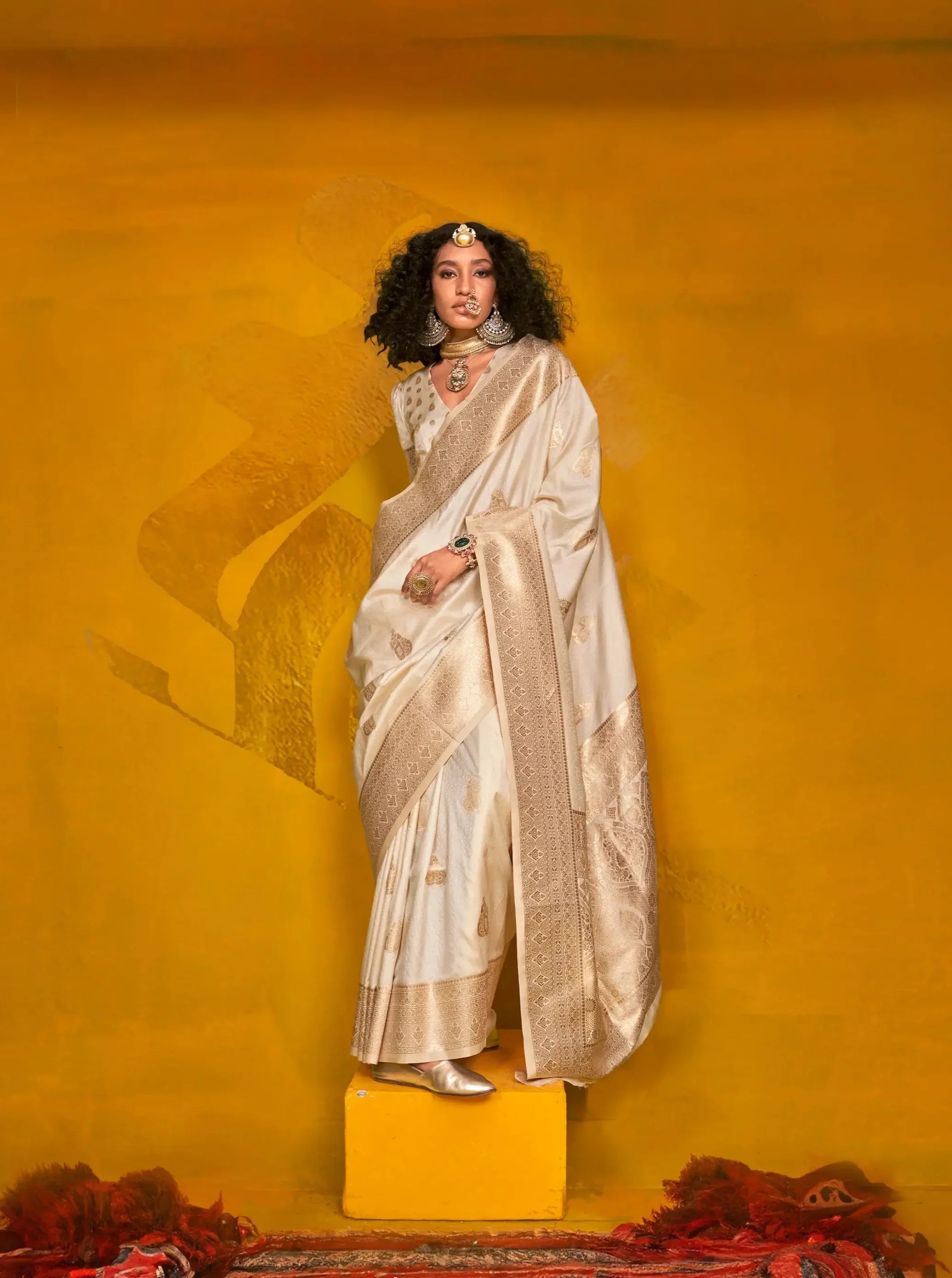 Beige Two Tone Handloom Silk Saree With Zari Weaving Work - qivii