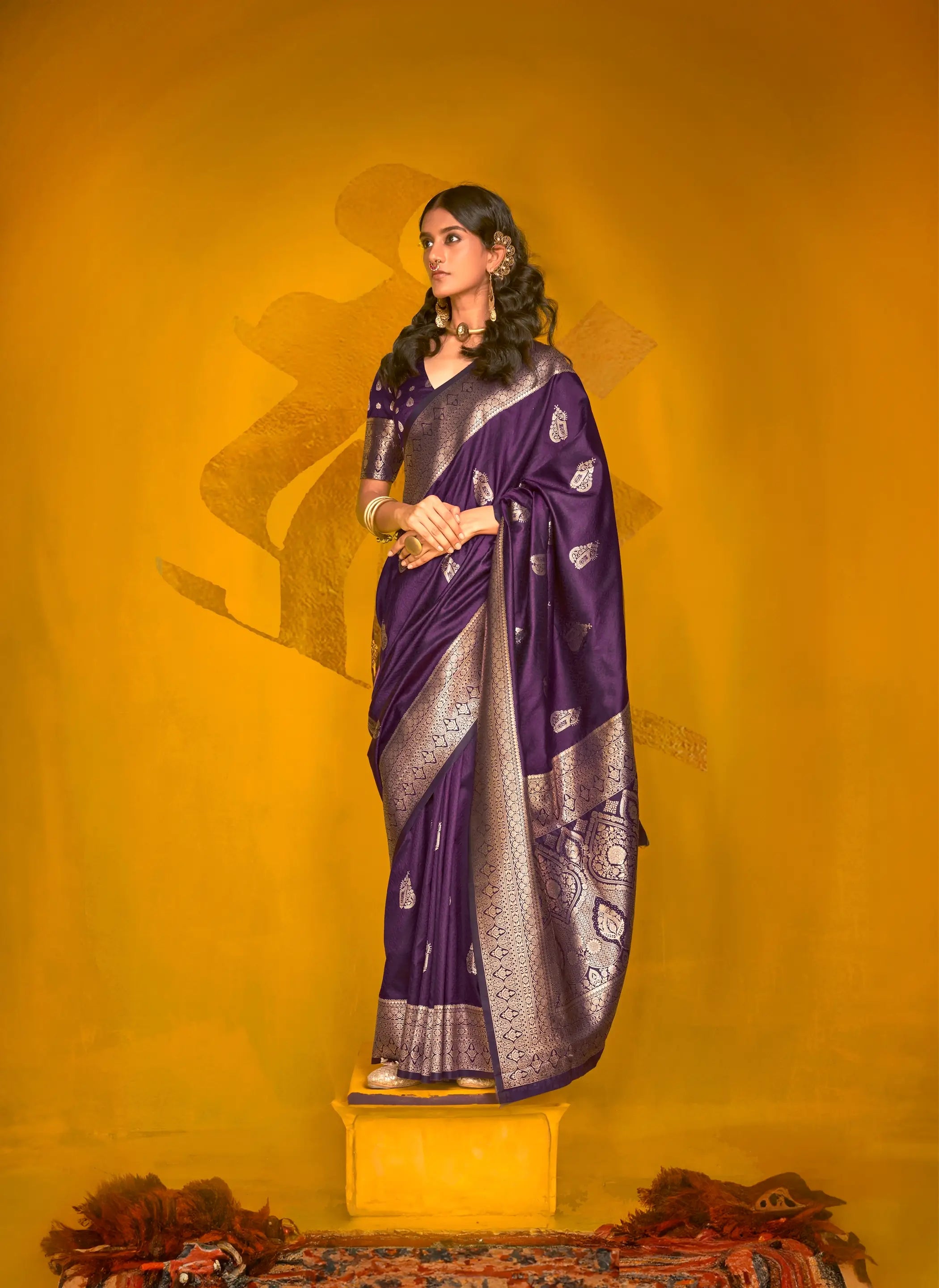 Wine Two Tone Handloom Silk Saree With Zari Weaving Work - qivii