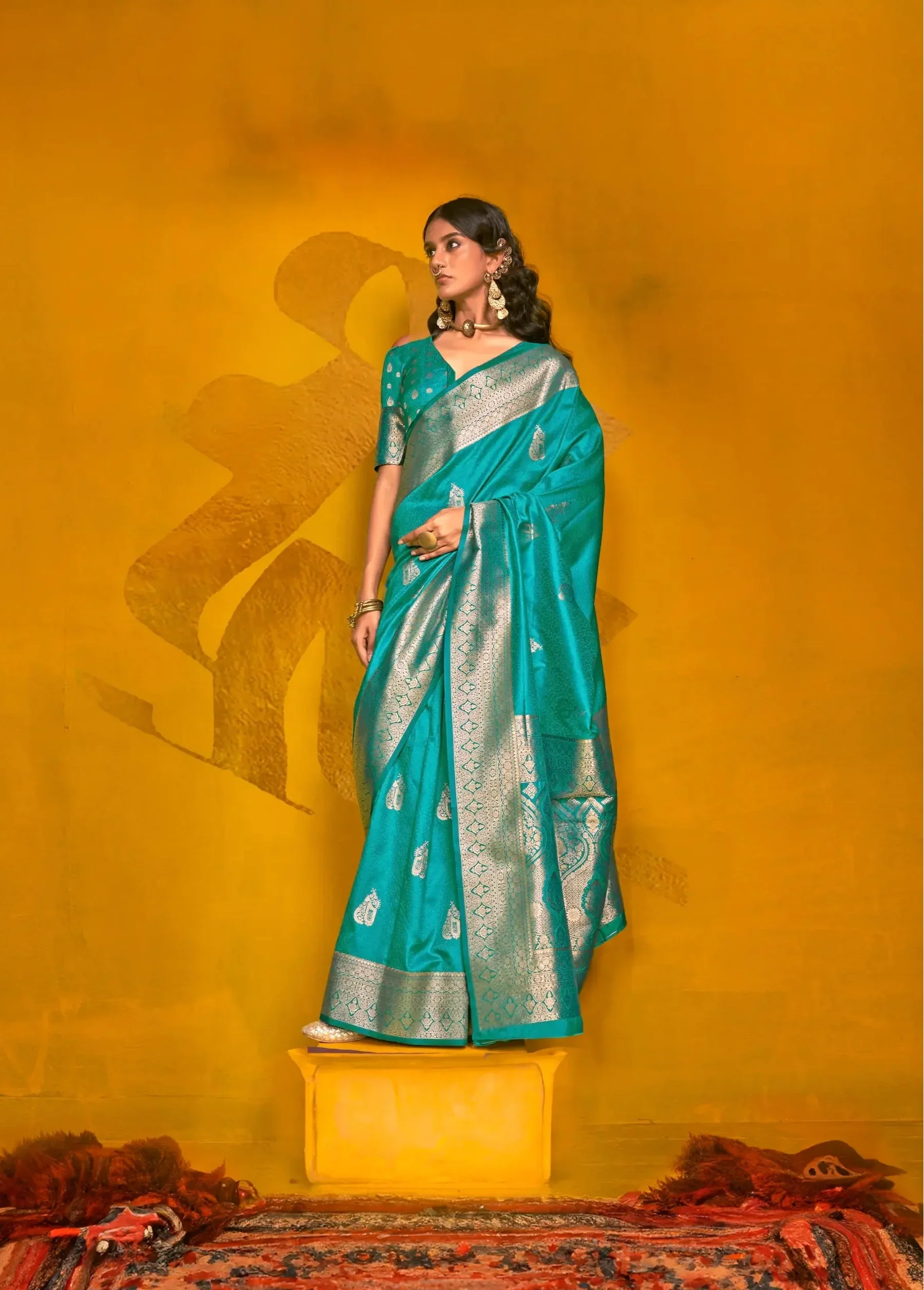 Teal Blue Two Tone Handloom Silk Saree With Zari Weaving Work - qivii