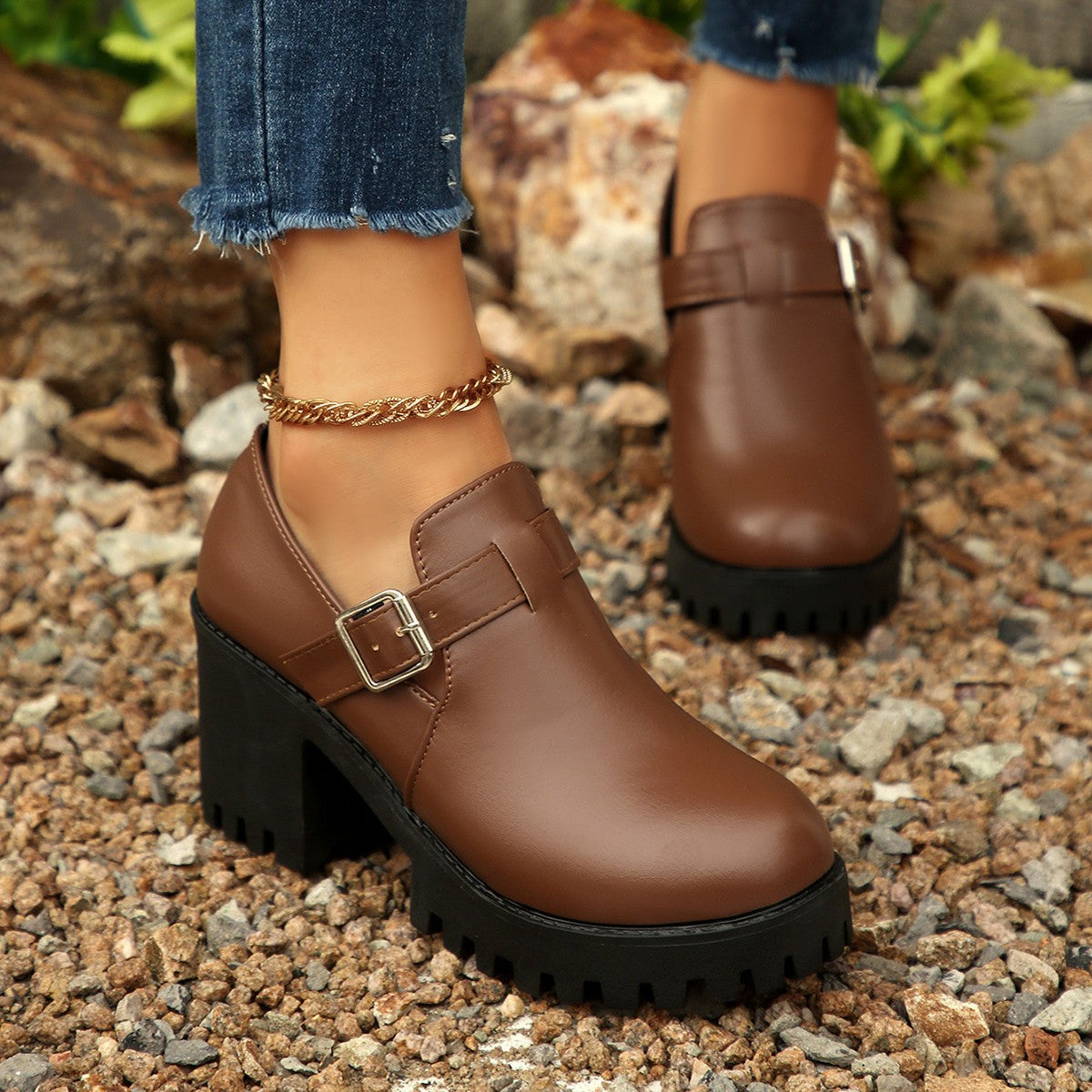 Women’s Elevare Buckle Round-Toe Platform Pumps – Chunky Heel Fashion Shoes (US 5–10)