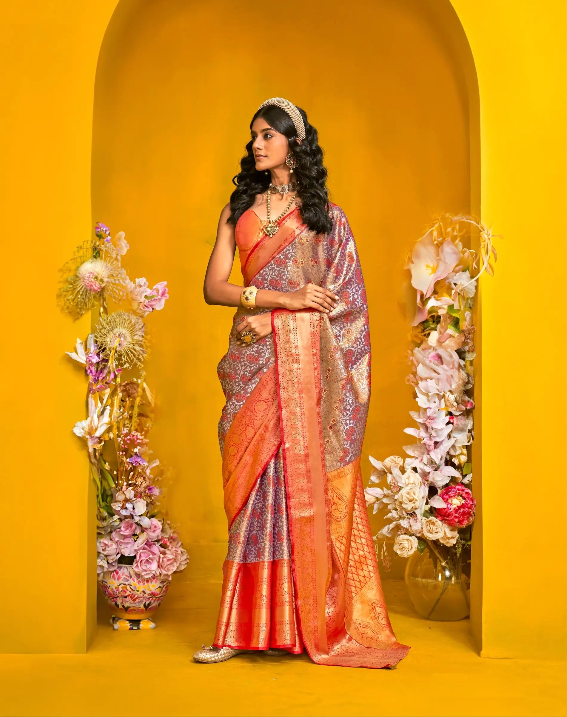 Grey-Red Handloom Silk Saree With Zari Weaving Work - qivii