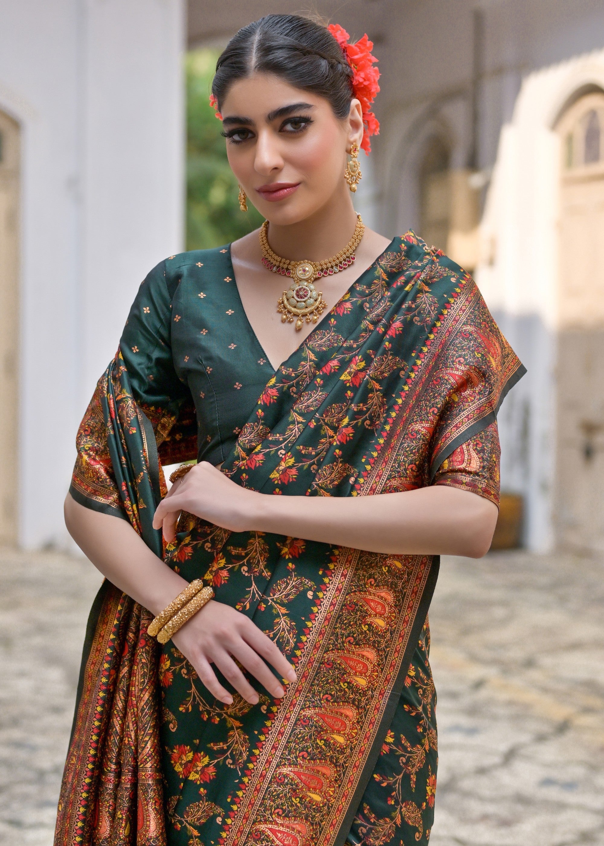 Green Thread Woven Jal & Flower Silk Saree With Thread Woven Pallu - qivii