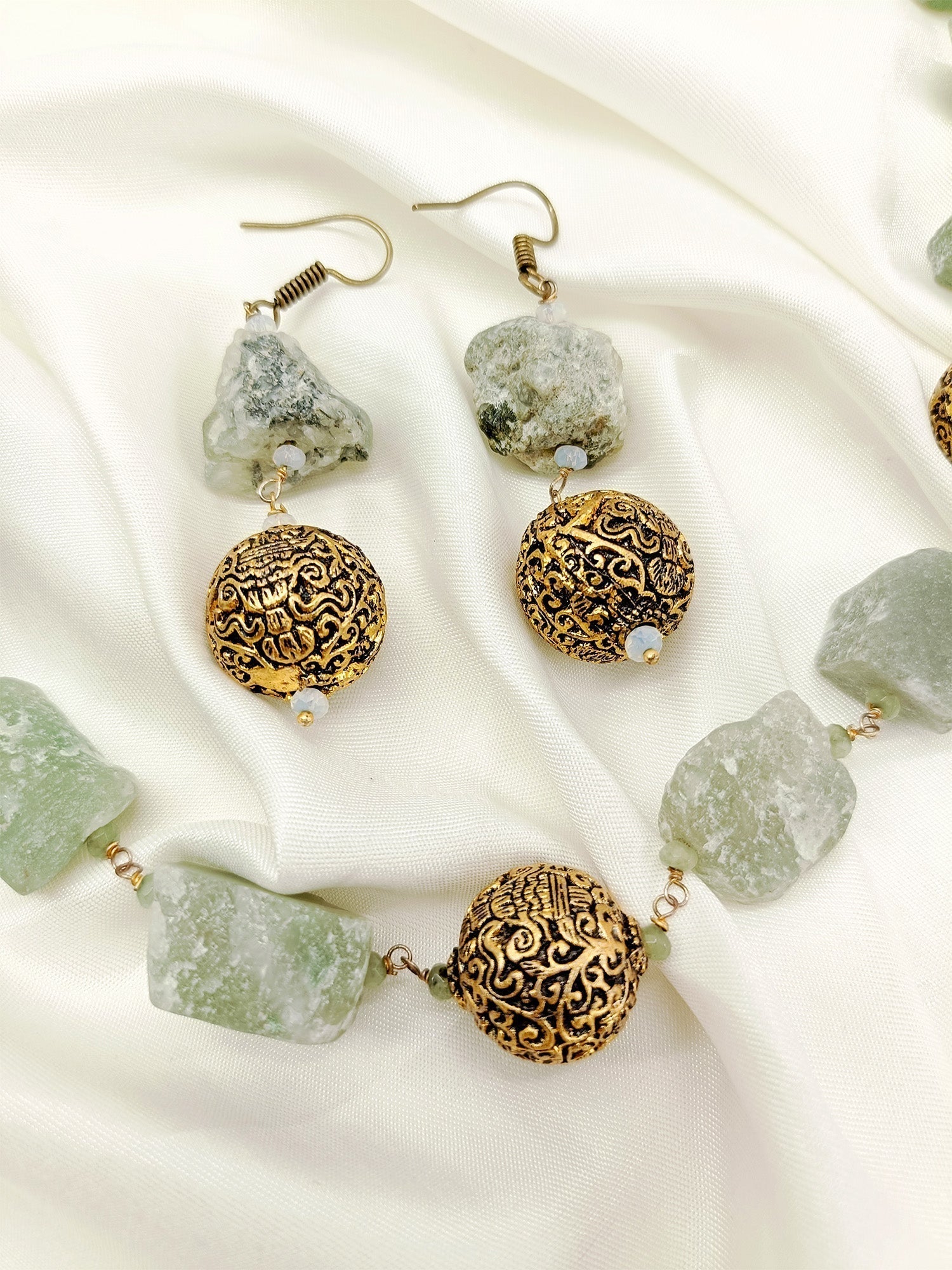 Manjri Green Natural Stone Necklace Set - qivii