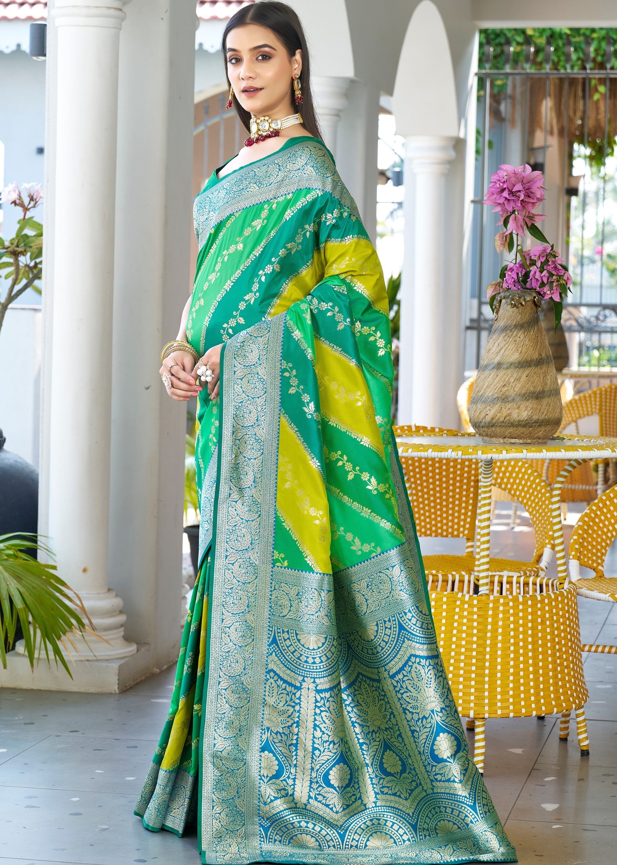 Green Leriya Zari Woven Banarasi Silk Saree With Contrast Pallu - qivii