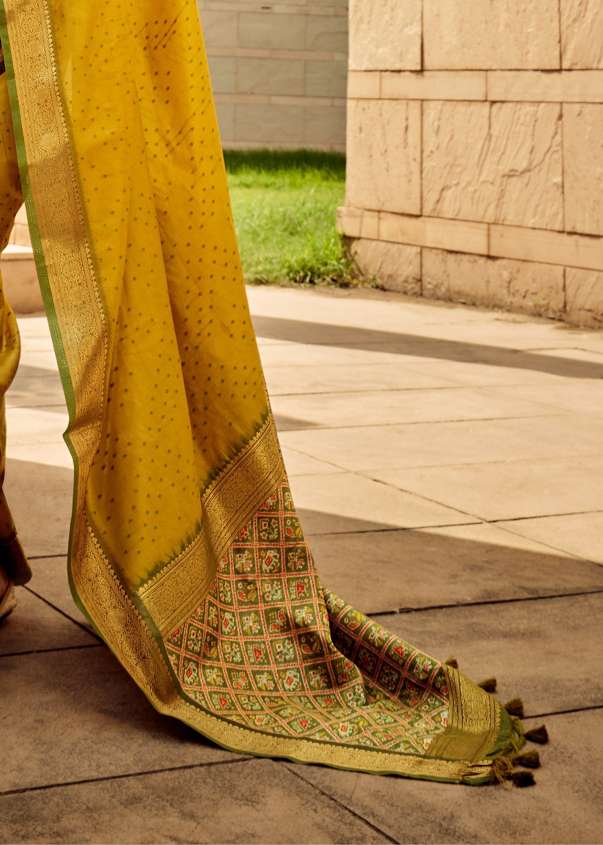 Mustard Handloom Weaving Silk Saree - qivii