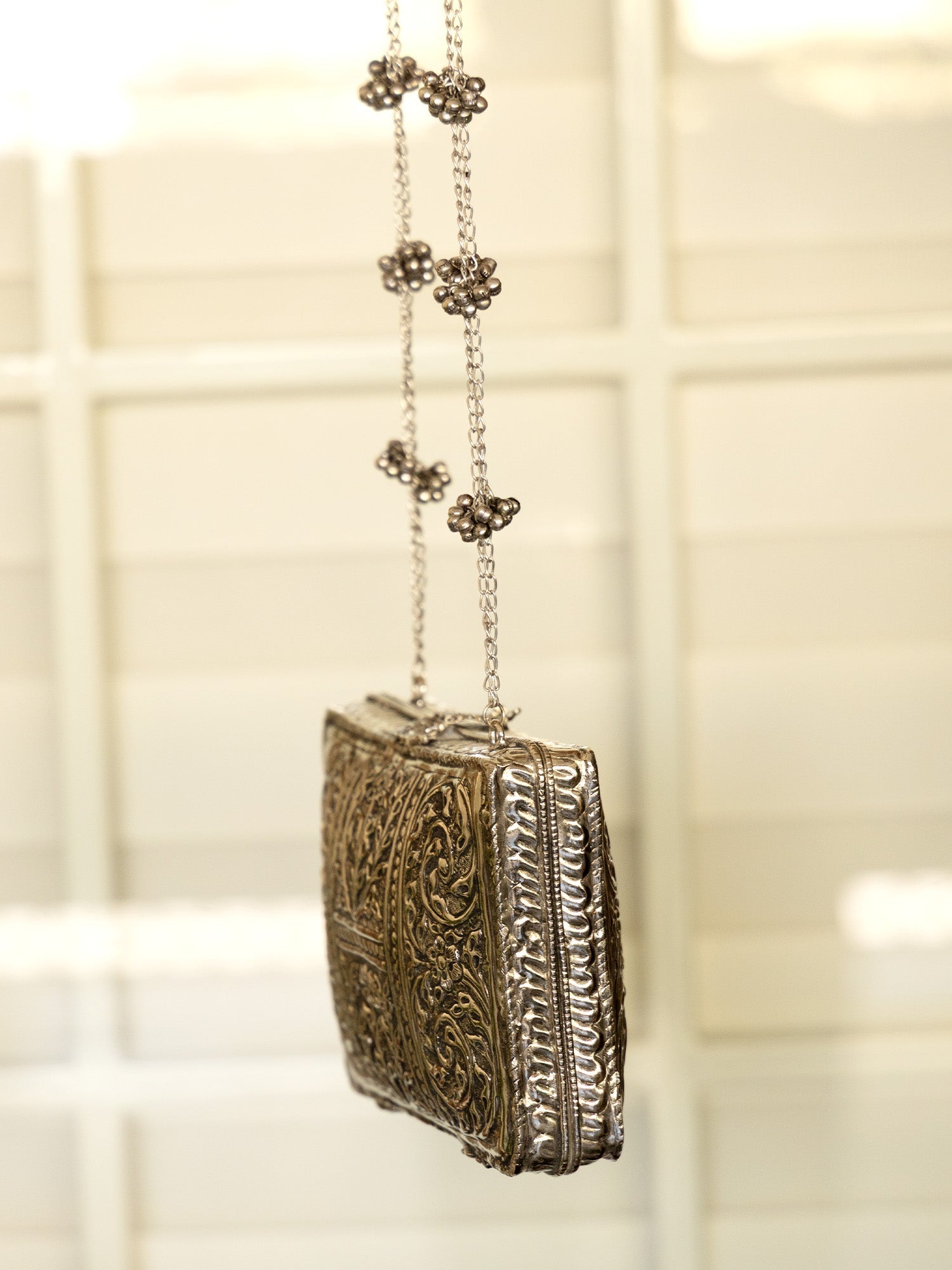 Munmun Silver Evening Clutch - qivii