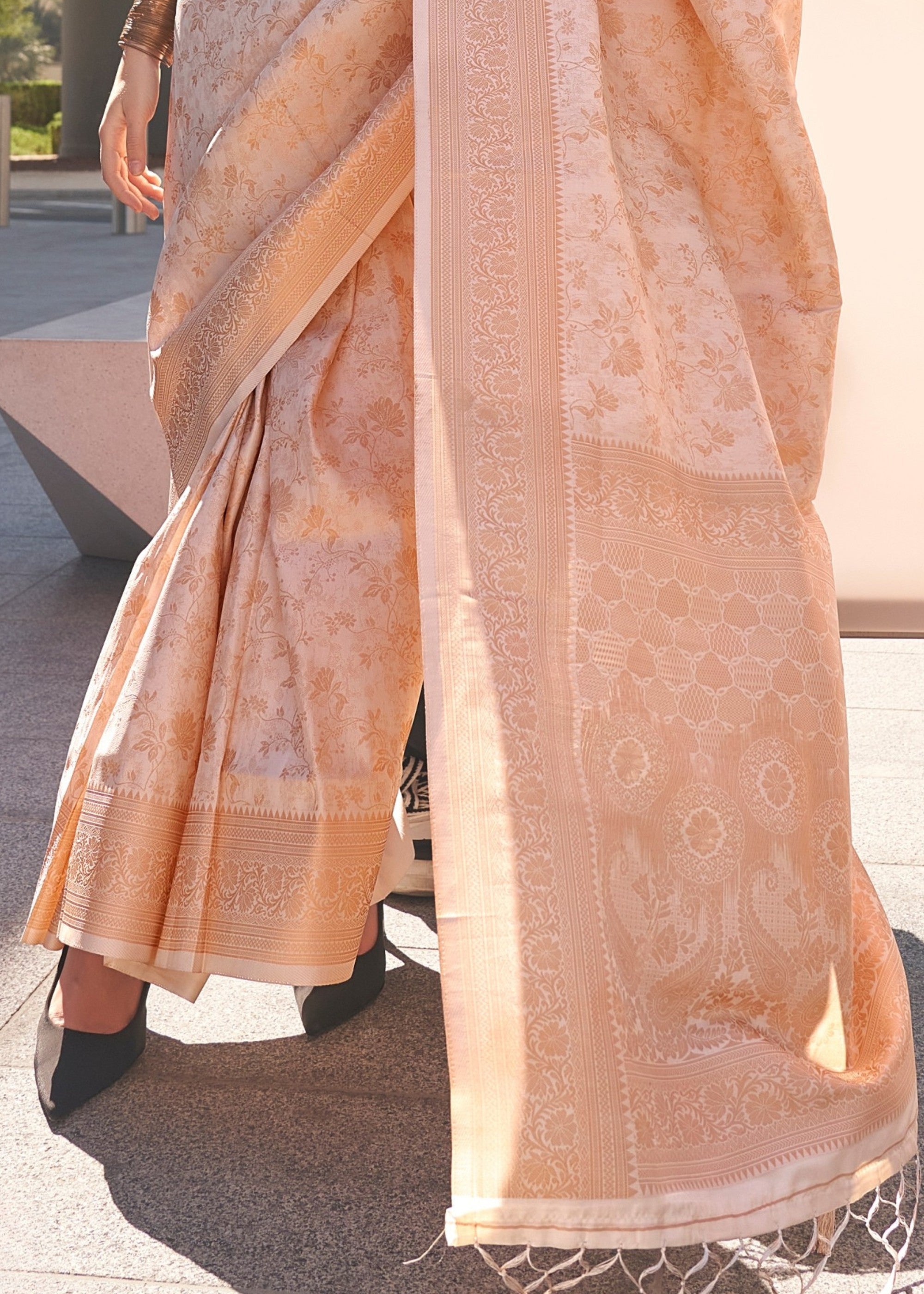 Apricot Handloom Weaving Saree - qivii